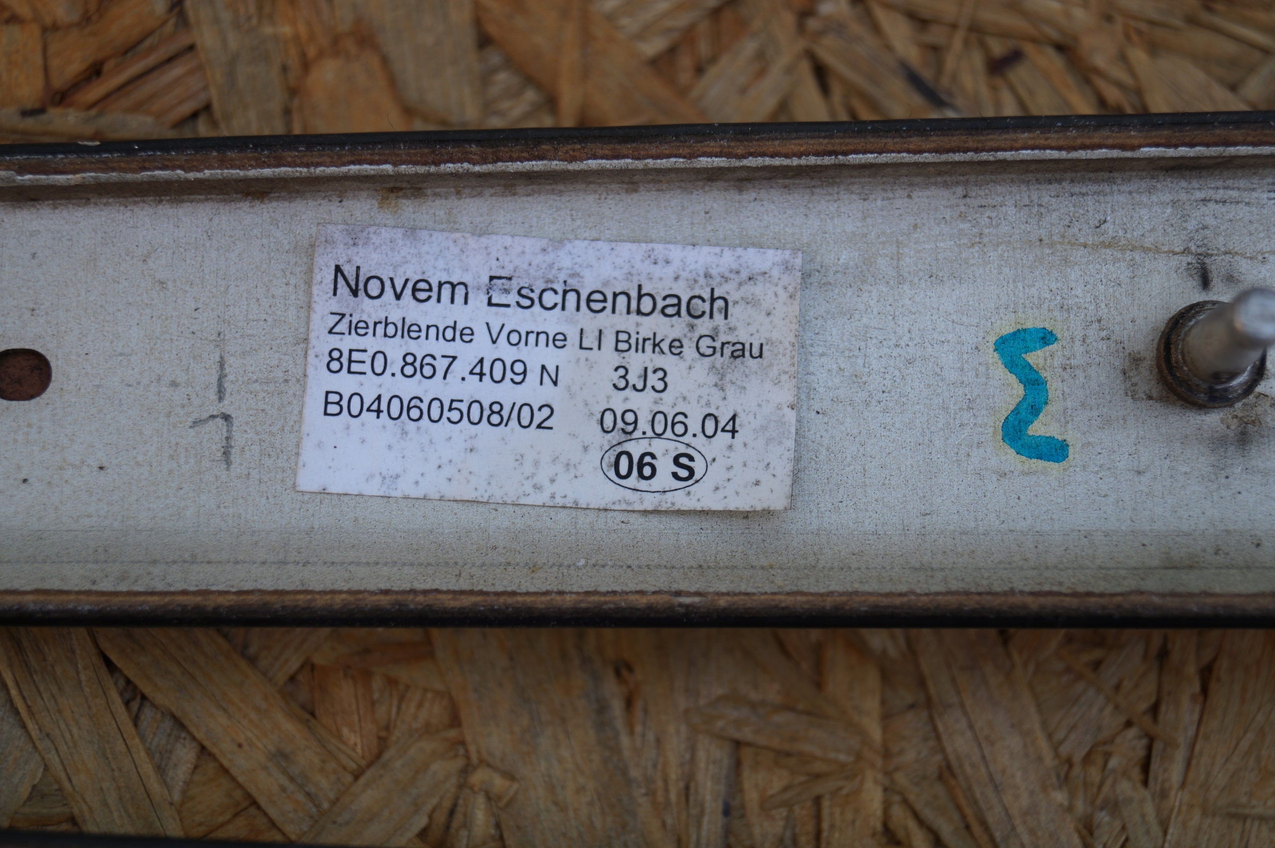 молдинг Audi A4 B7 Grau