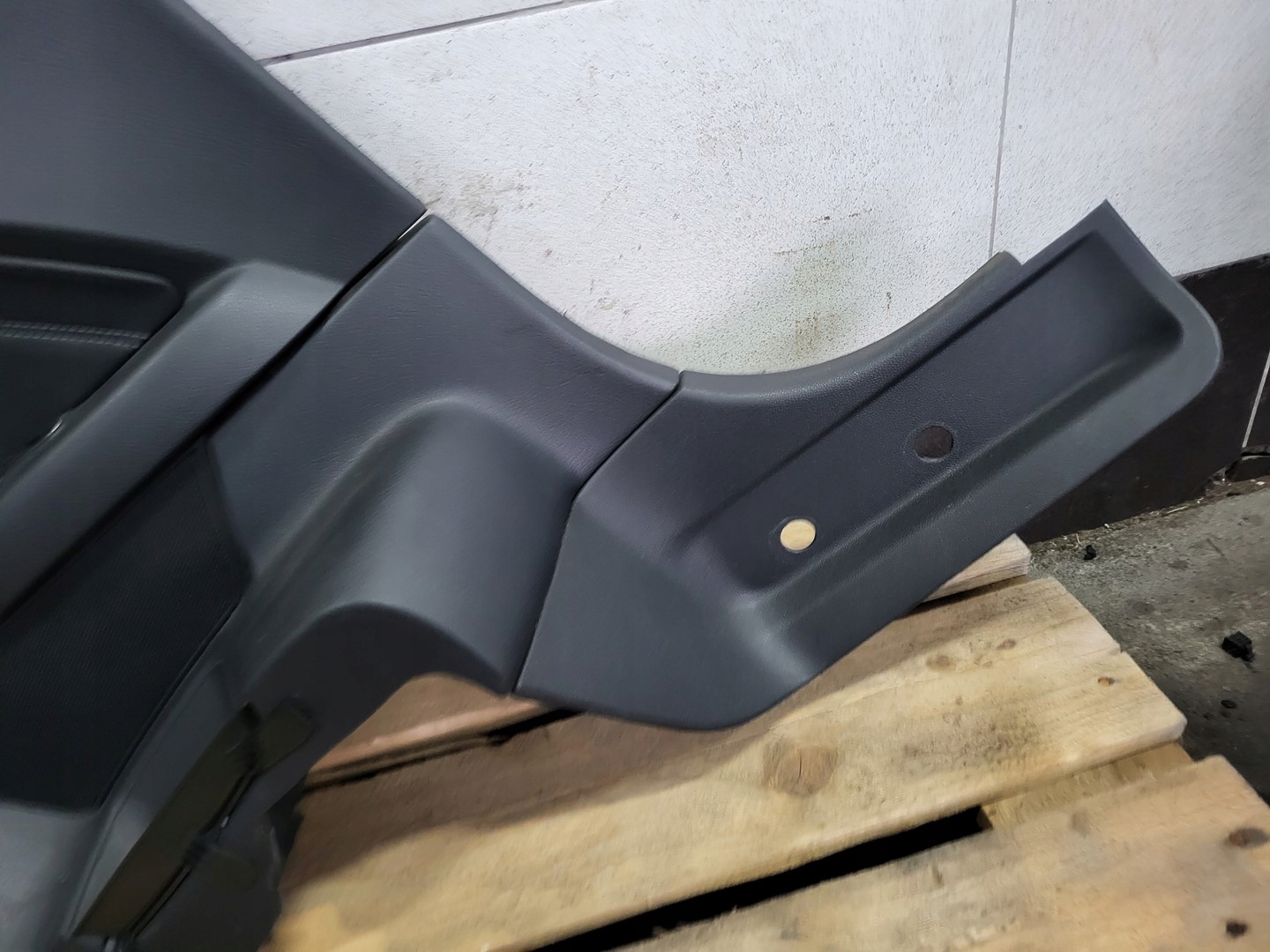 MERCEDES E-KLASA CABRIO W207 A207 side upholstery left rear part