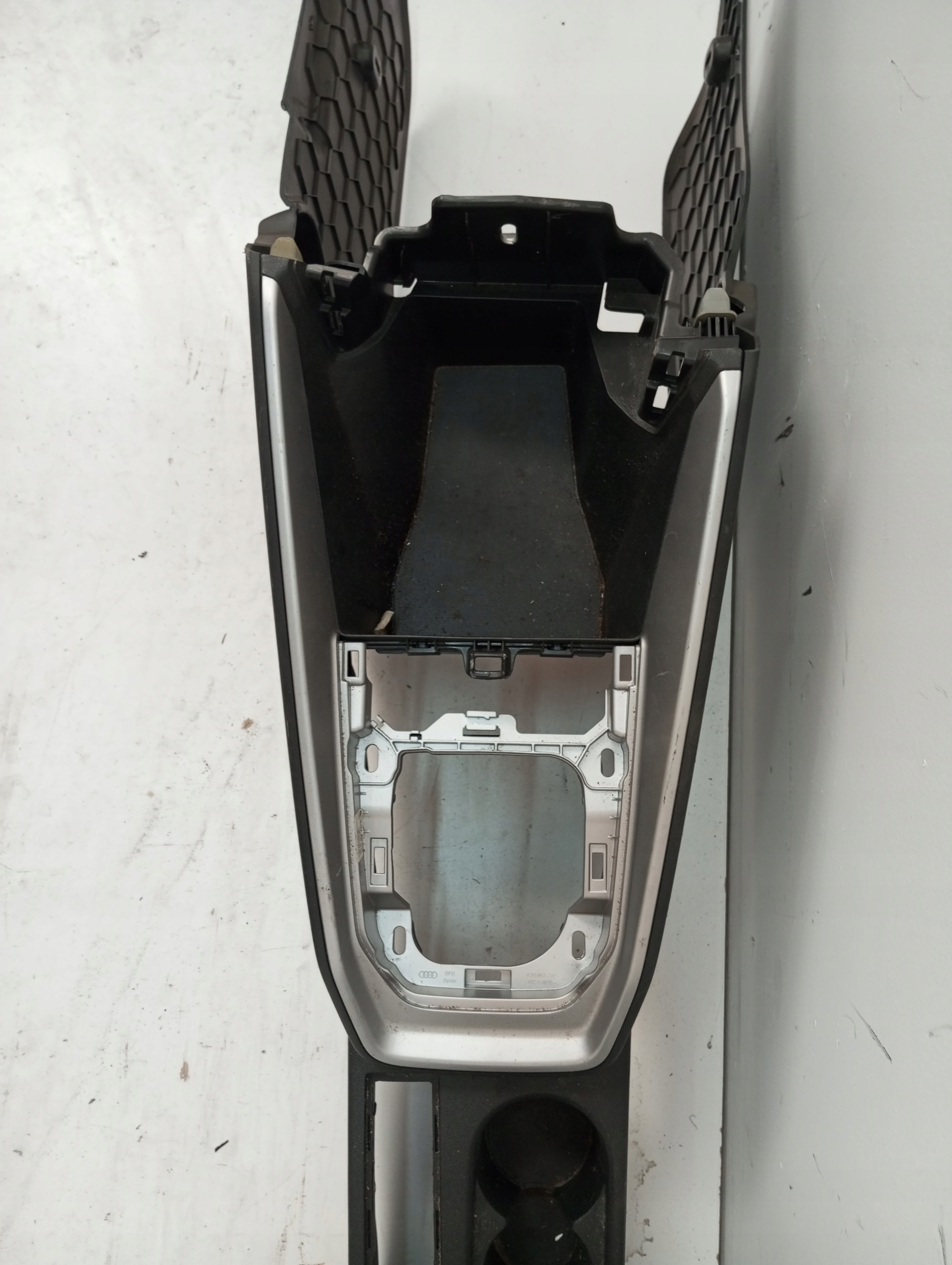 Tunel armrest Audi A1 82A