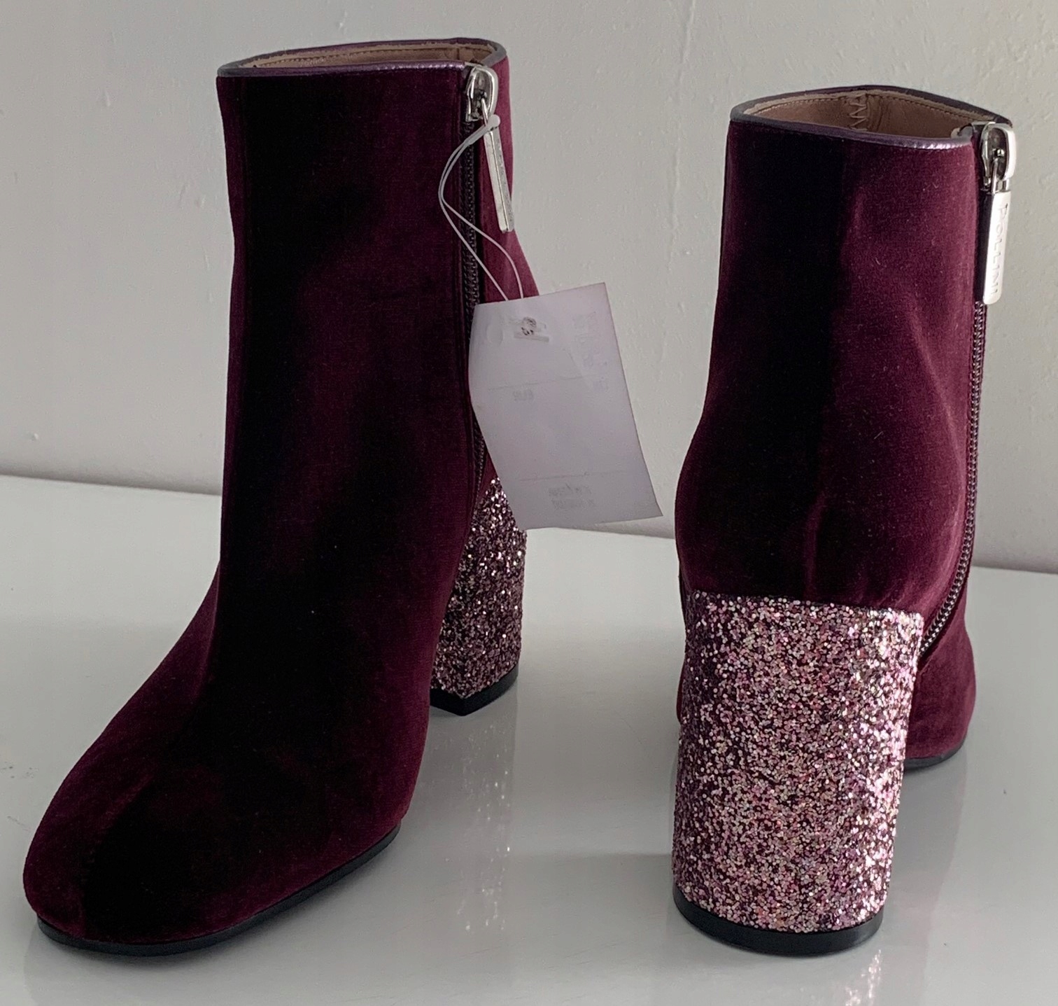 Pollini kotníkové boty vínové s brokátovým podpatkem 35