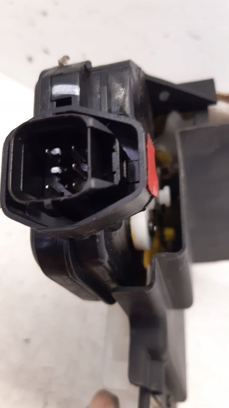 lock door front front right Hyundai Tucson and 2,0i LIFT