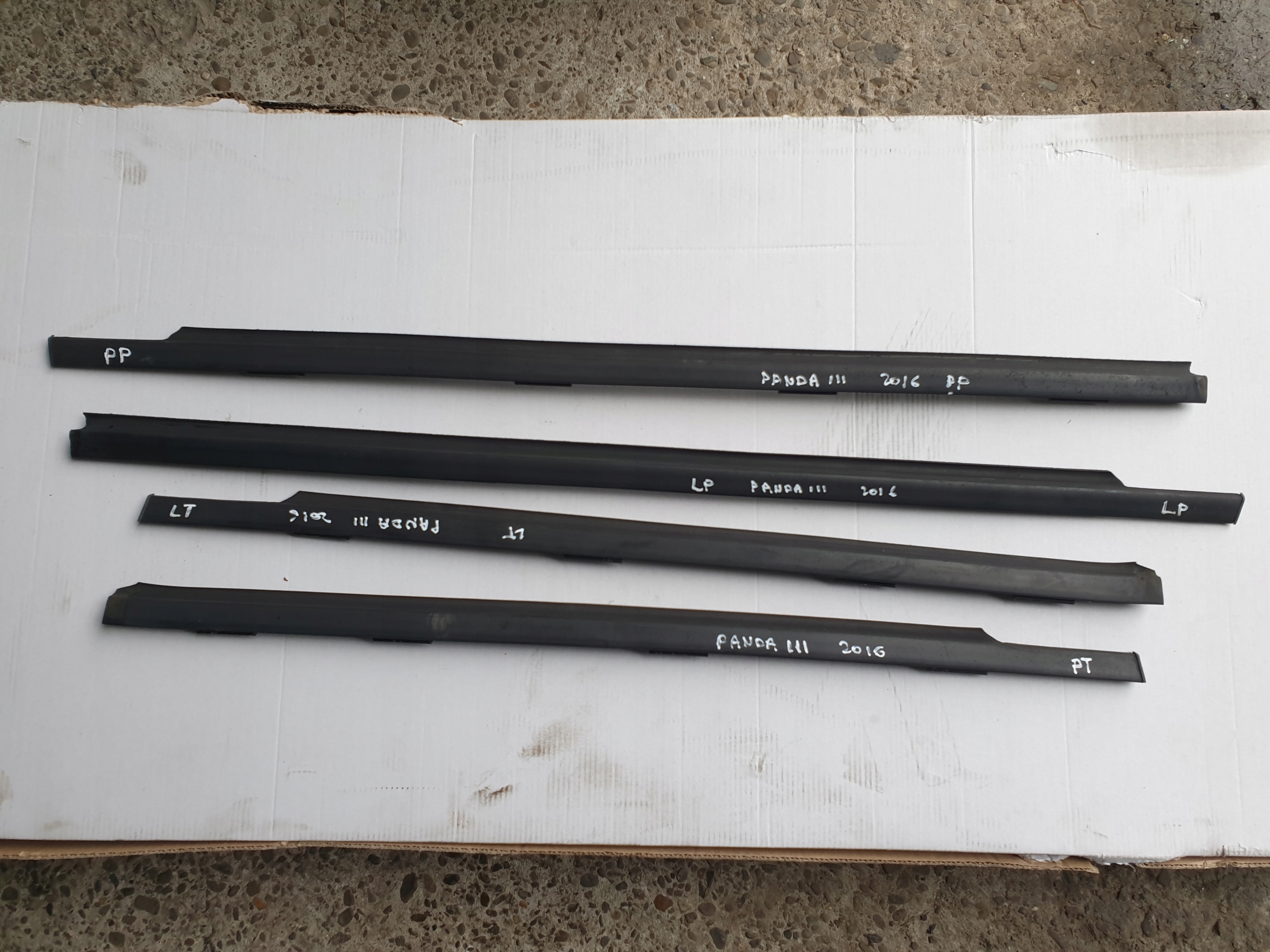 moulding dust door FIAT PANDA III 2012