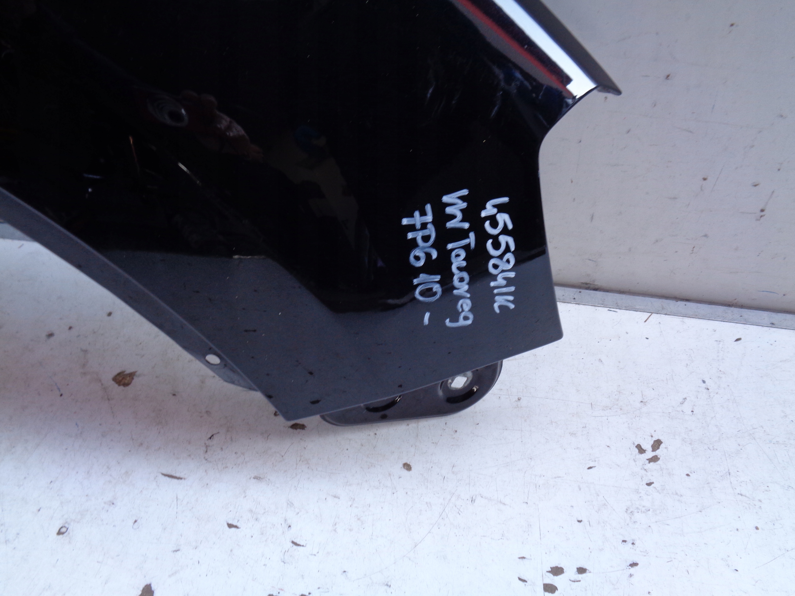 fender right front VW TOURAEG 7P6 10- NR 45584