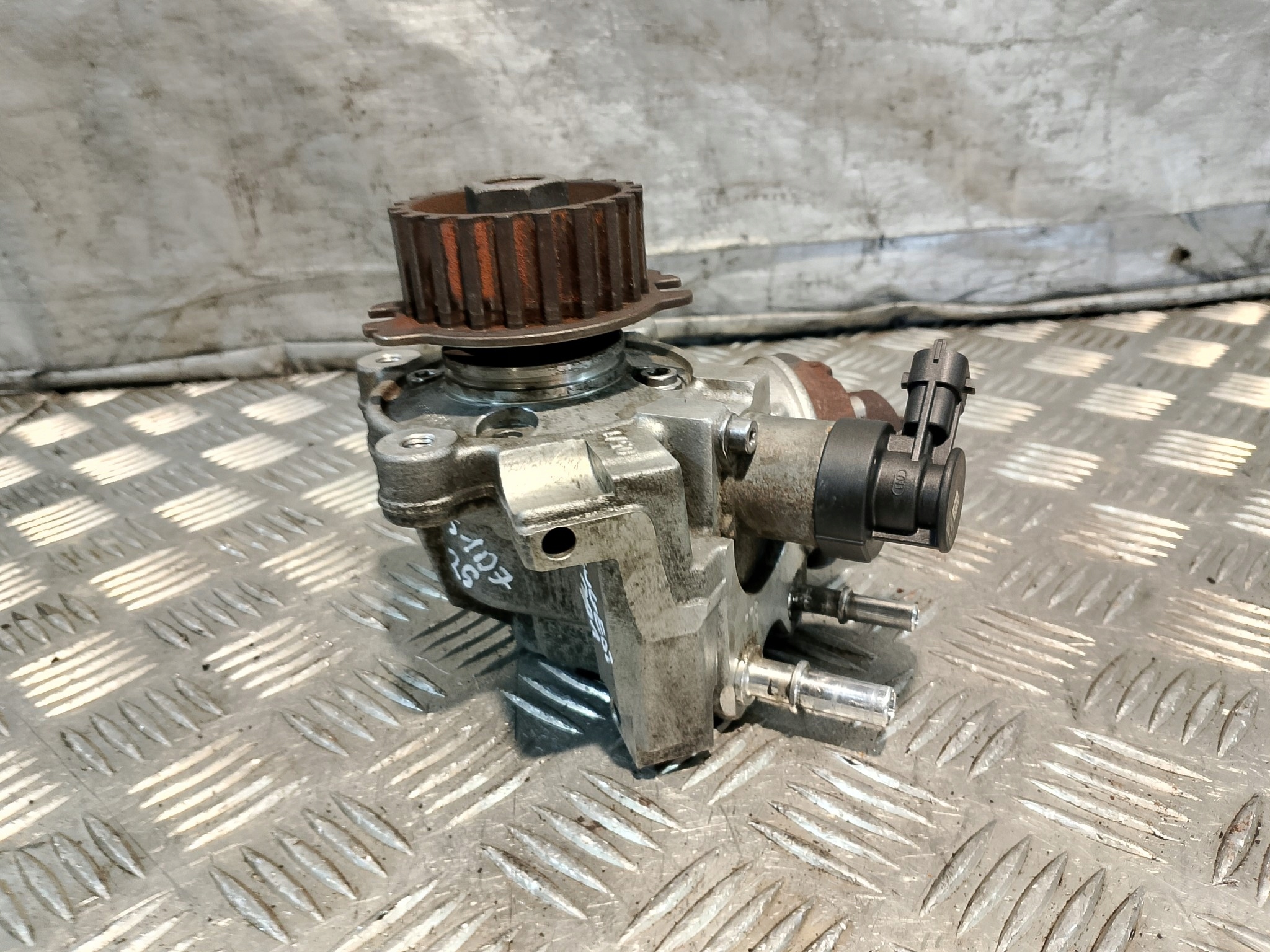 Einspritzpumpe PEUGEOT 301 1.6 HDI BOSCH 0445010739 9811347380
