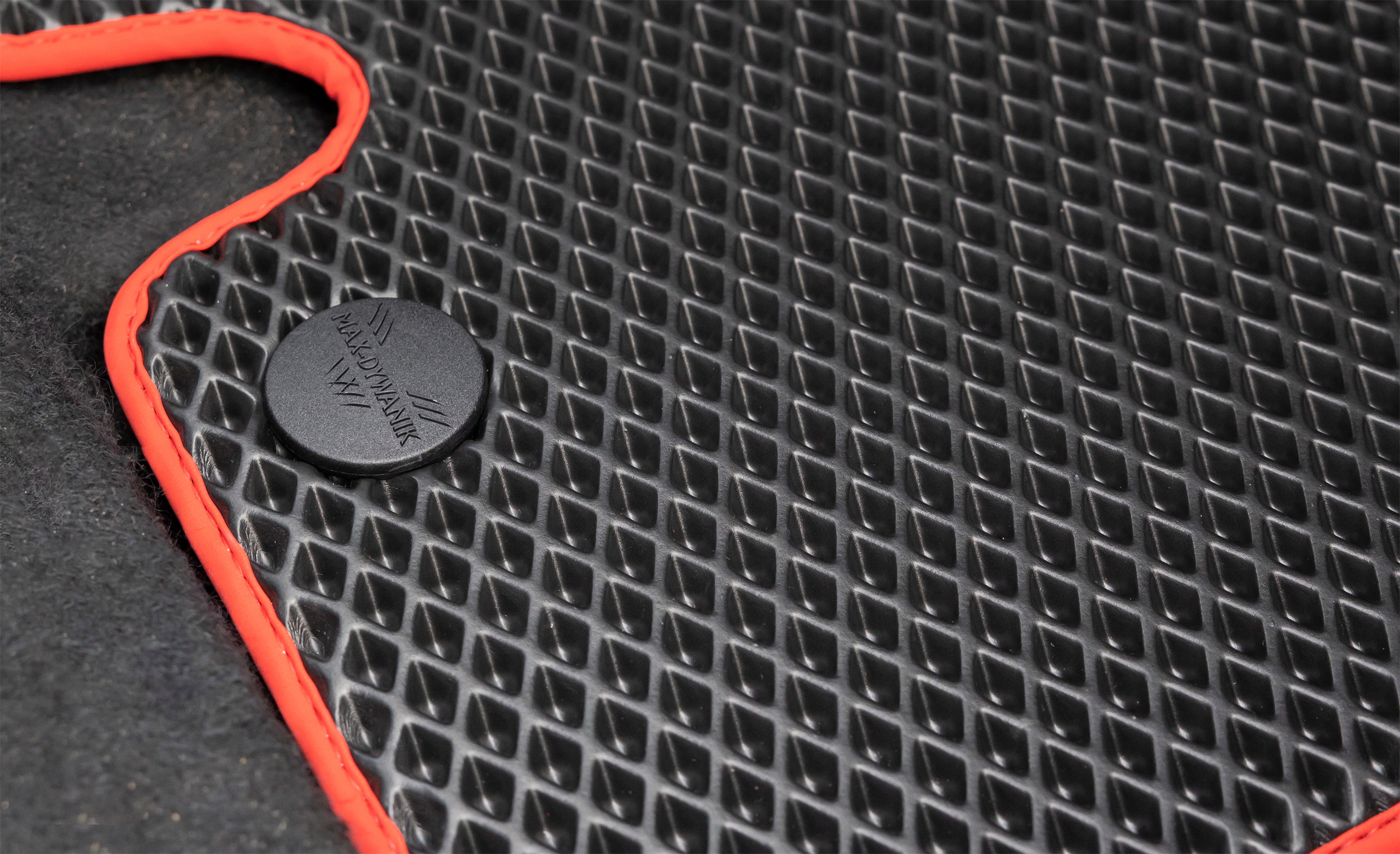 Dywaniki gumowe EVA do samochodu CZARNE KPL Liczba elementów 4