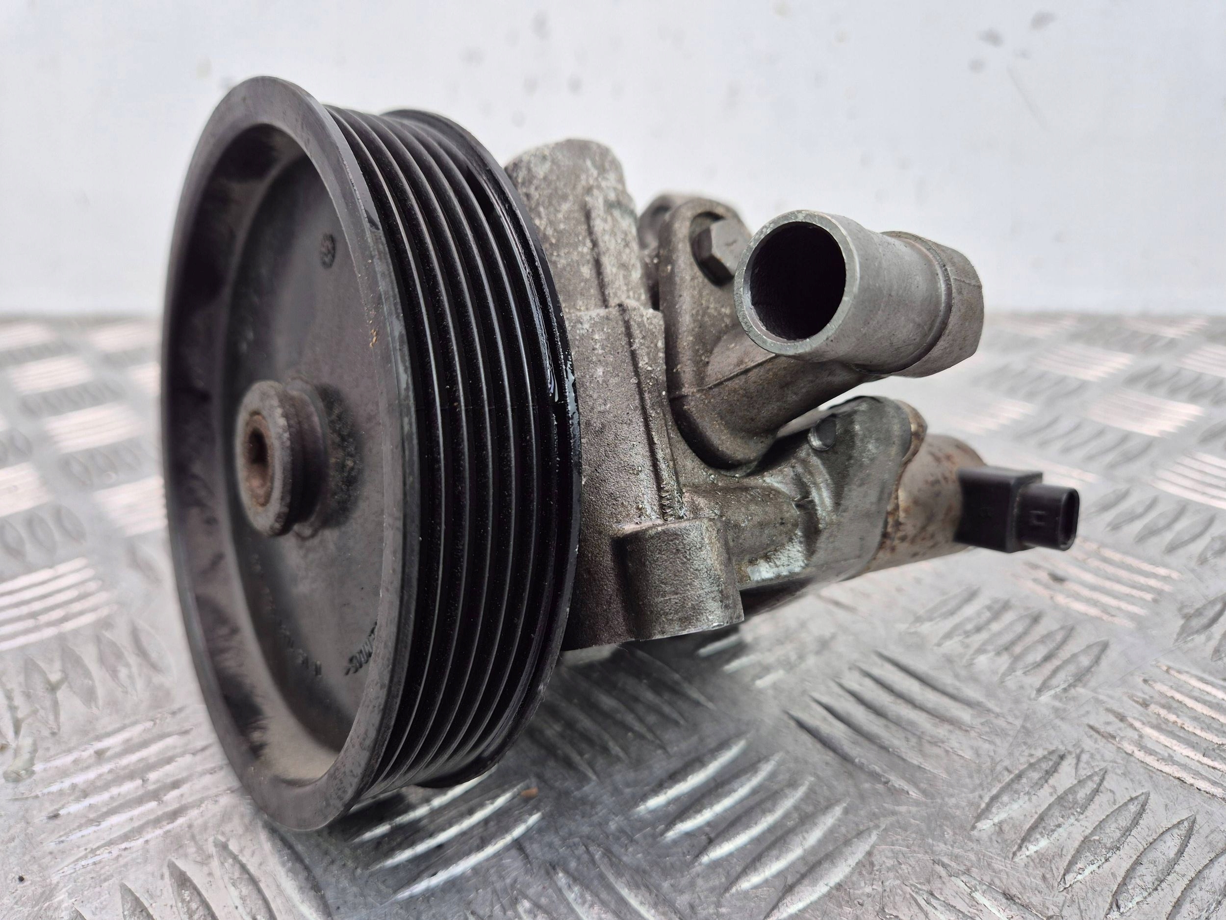 Mercedes C200 CGI W204 servo pump A0064666801