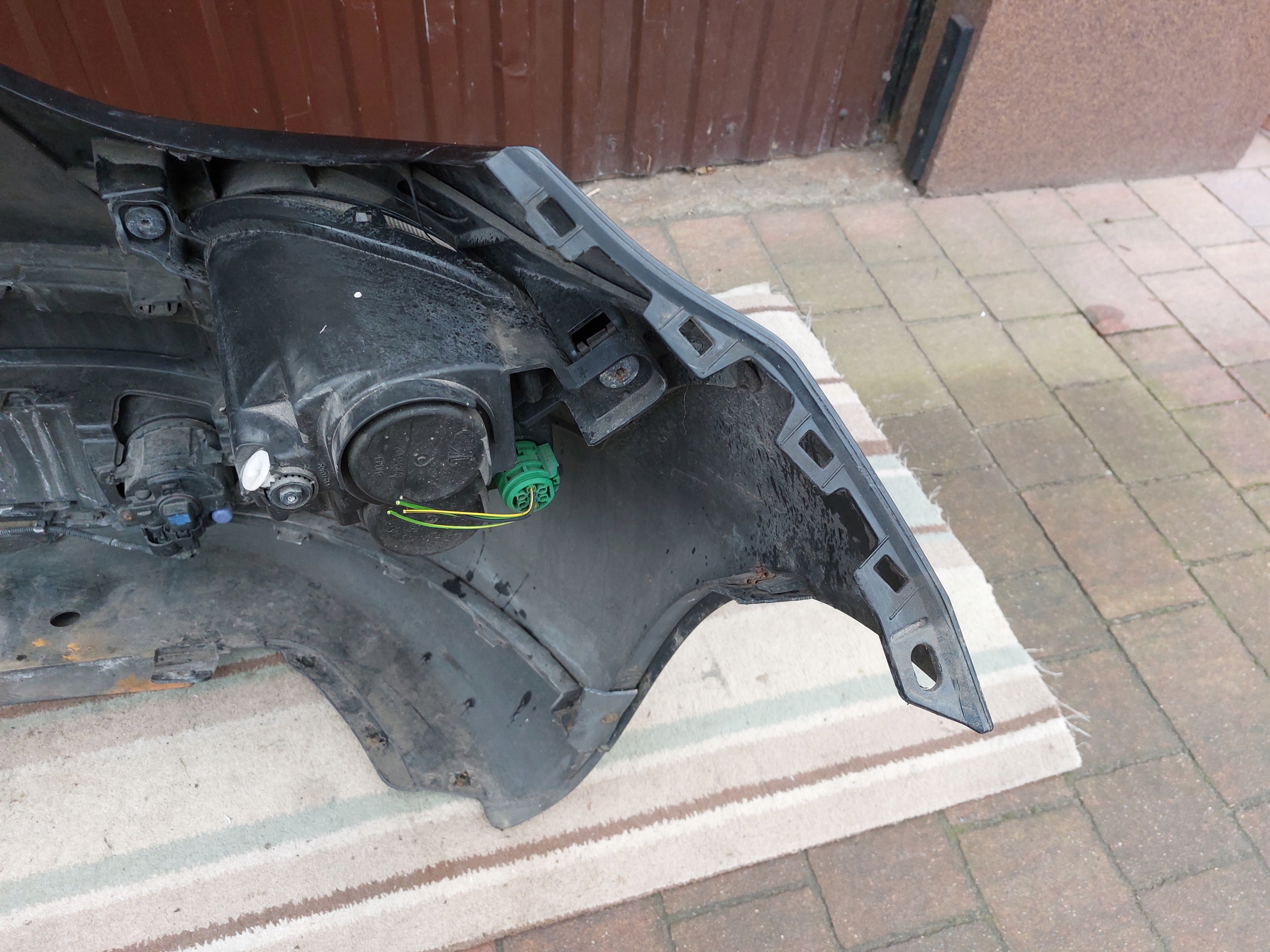 Fiat 500L Frontstoßstange 735522402 schwarzer