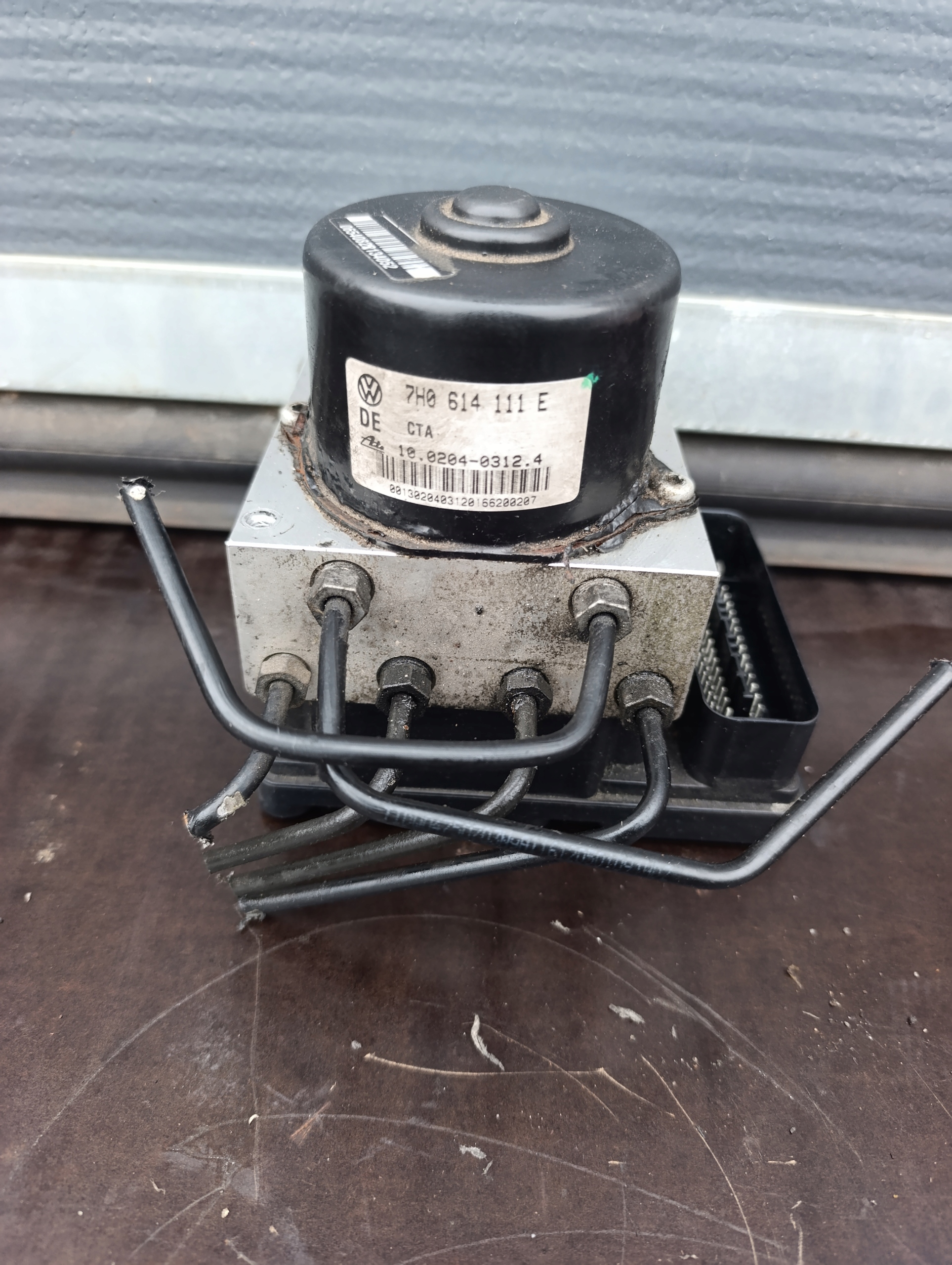 VW T5 pump ABS control unit 7H0614111E 7H0907379E
