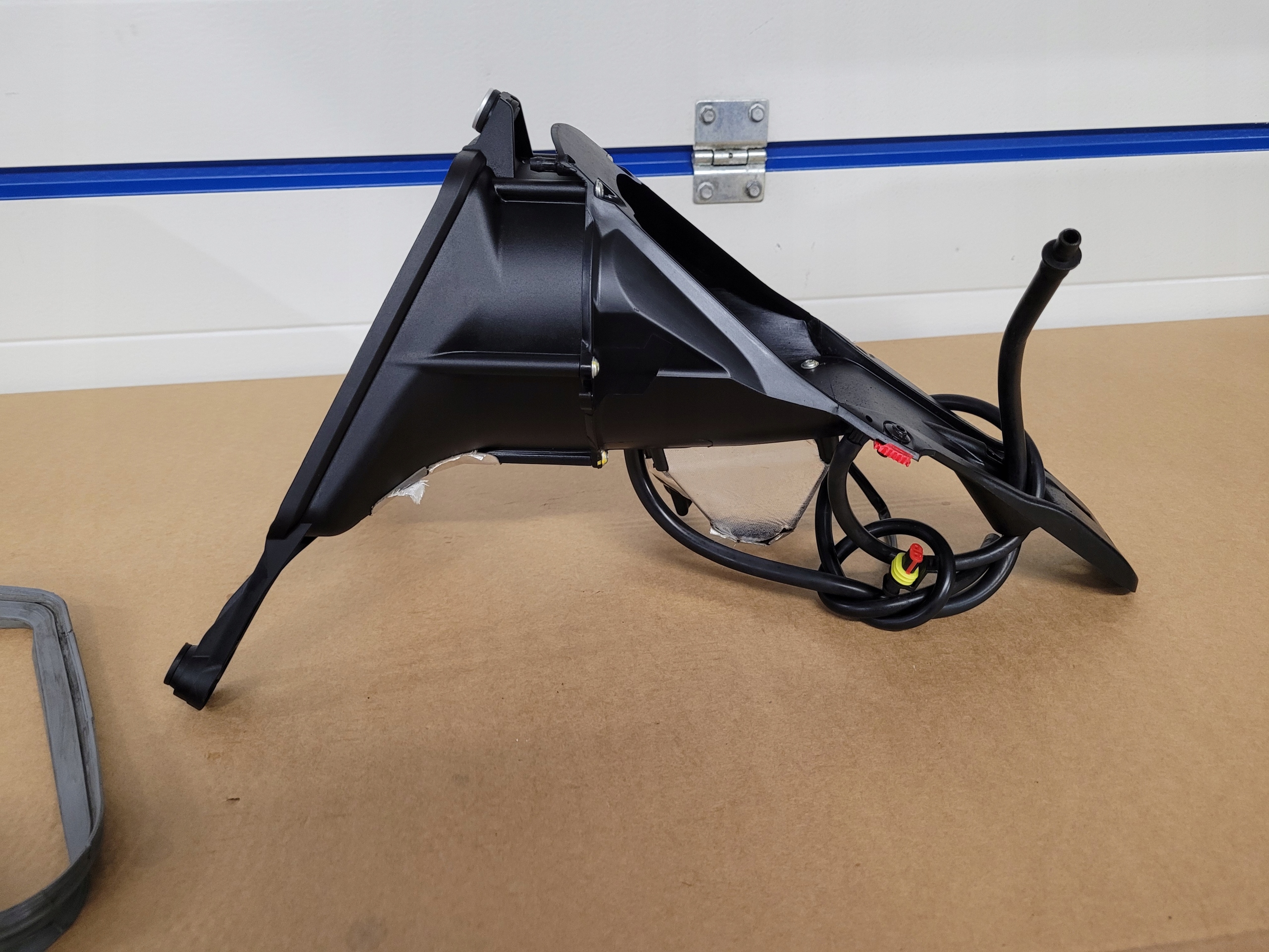 Ducati PANIGALE 959 V2 вентилятор на входе Plug