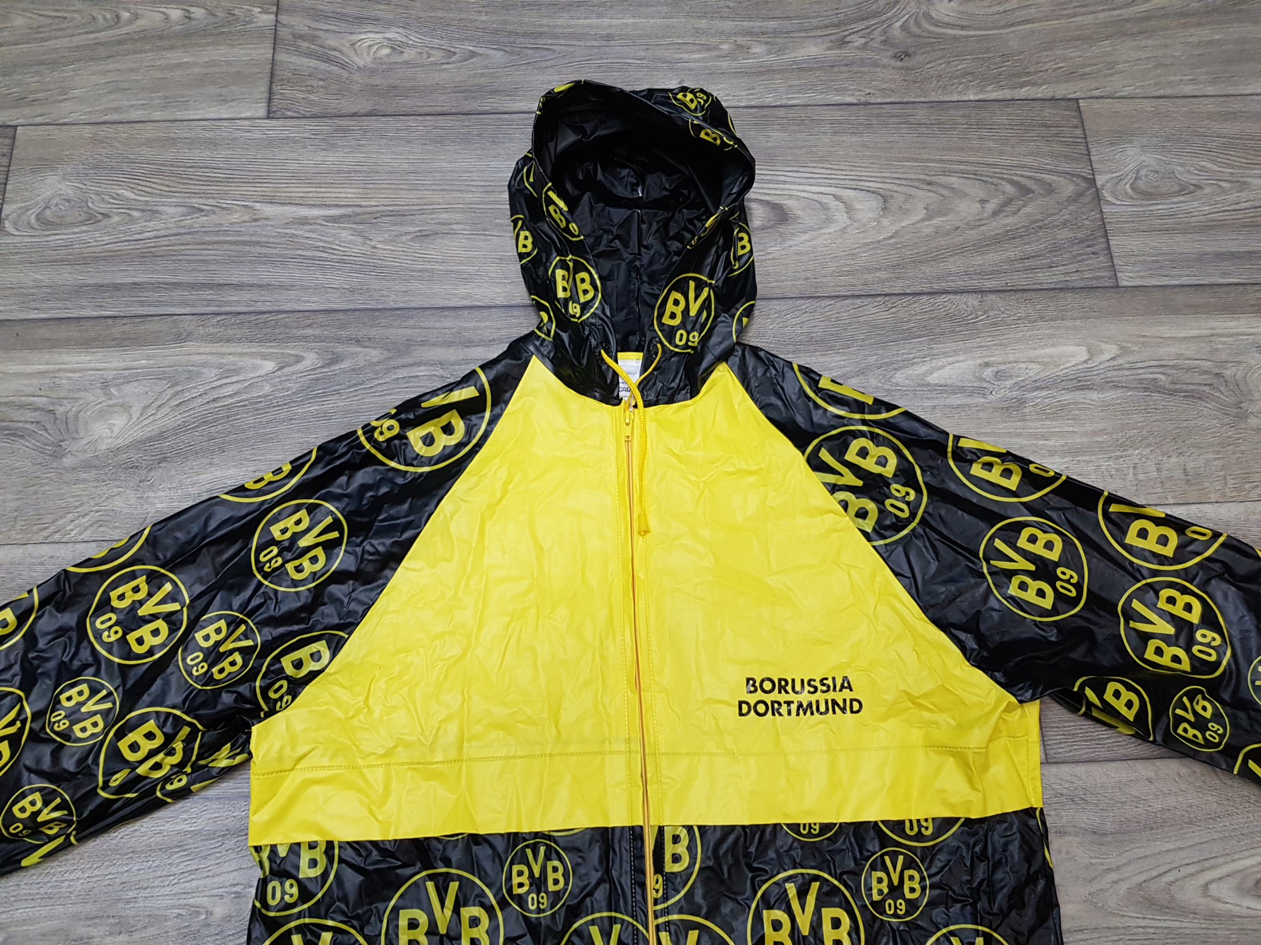 BORUSSIA DORTMUND oryginalna peleryna kurtka męska M Marka inna