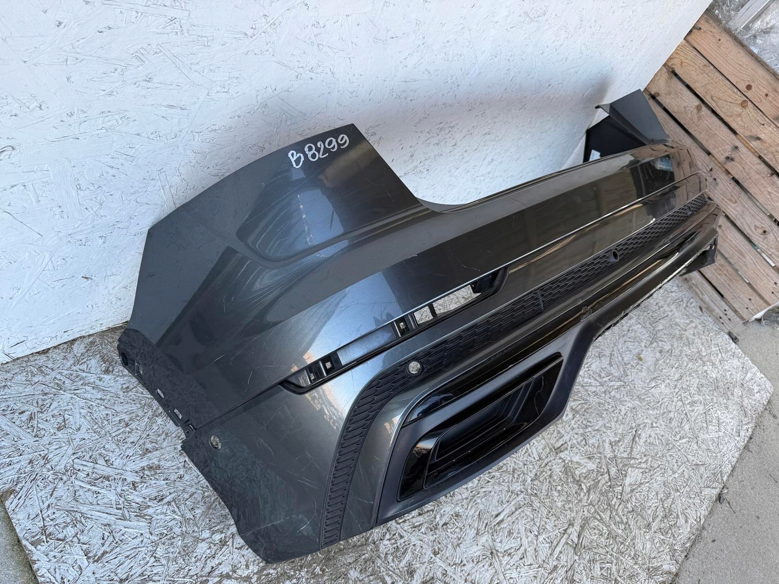 ZDERZAK TYL TYLNY AUDI Q8 4M8 S-LINE Numer katalogowy części ZDERZAK TYL TYLNY AUDI Q8 4M8 S-LINE