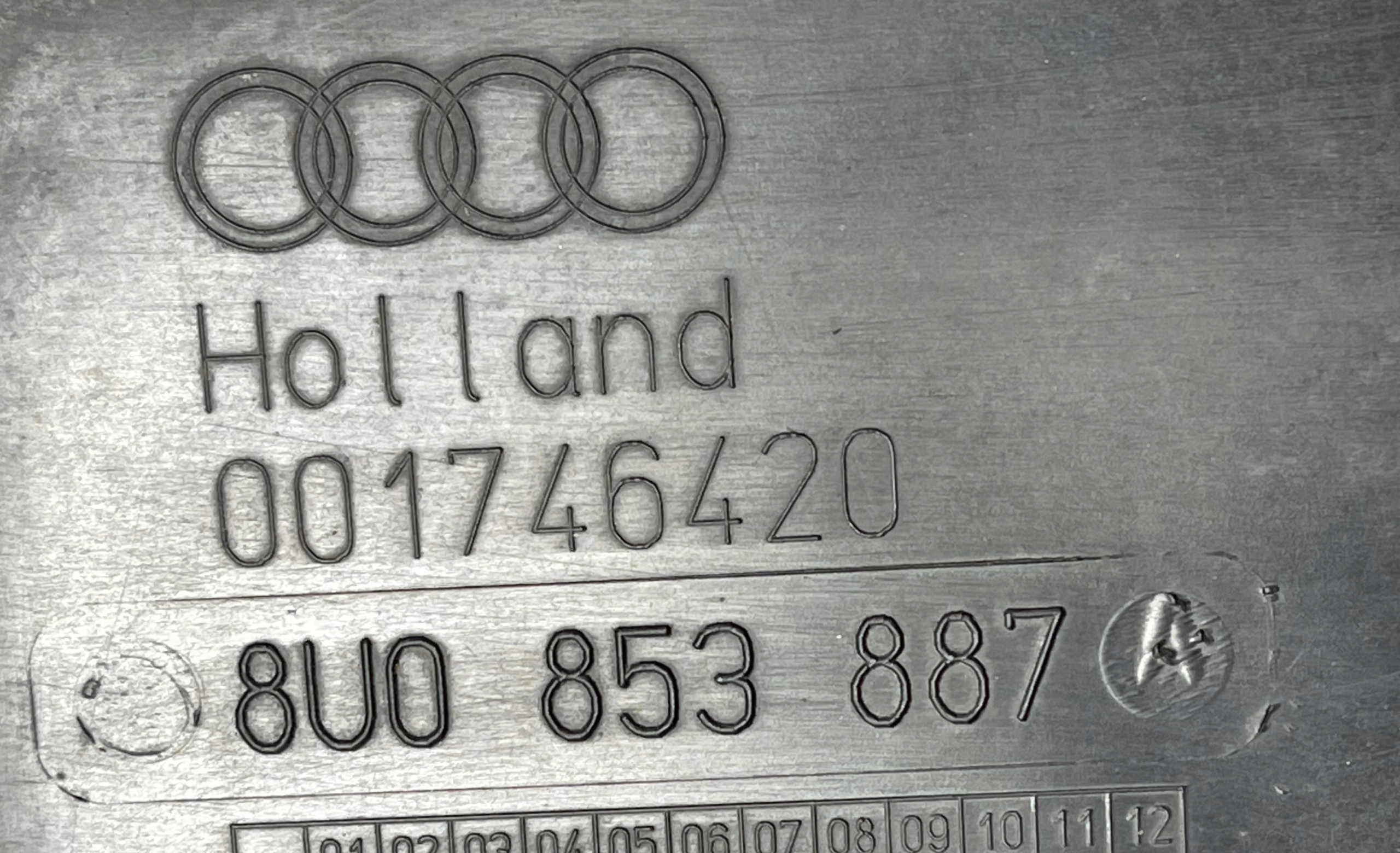 B158 AUDI Q5 a 8U podblatník levé předek 8U0853887A