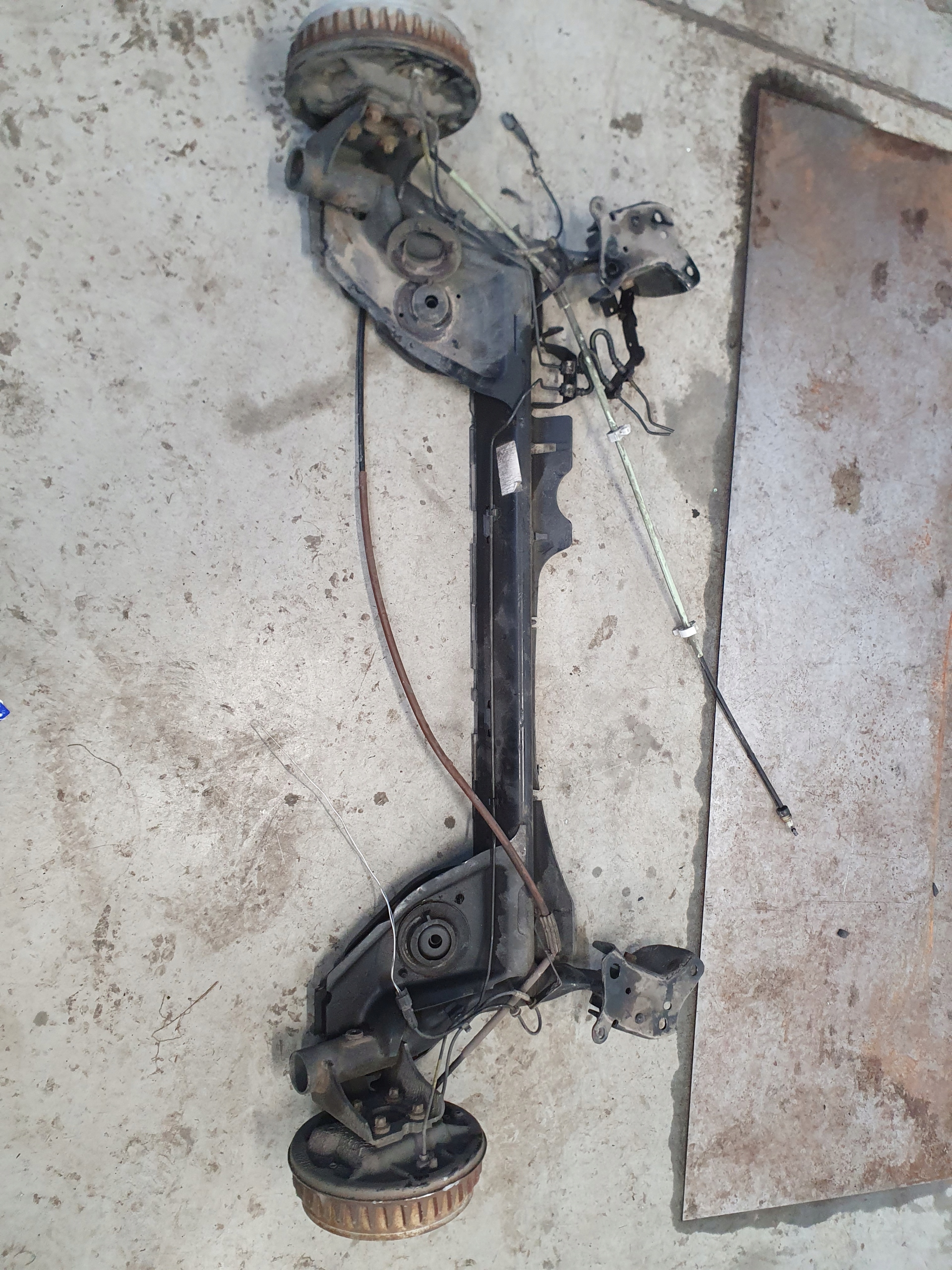 Renault Clio IV 2012-2020 kombi 1.5 DCI Oś tylna belka zawieszenia tył