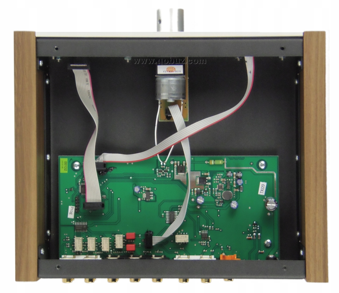 PRO-JECT PRE BOX DS2 ANALOG 5x RCA A-KLASA, ORZECH Kod producenta PRO-JECT PRE BOX DS2 ANALOGUE WALNUT