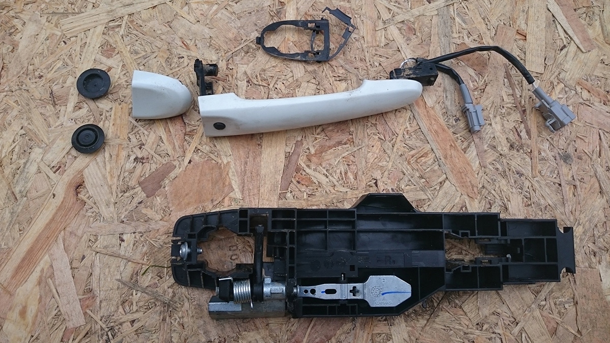 KLAMKA DRZWI LEWA NISSAN JUKE 2015 LIFT 1.2 BENZYN