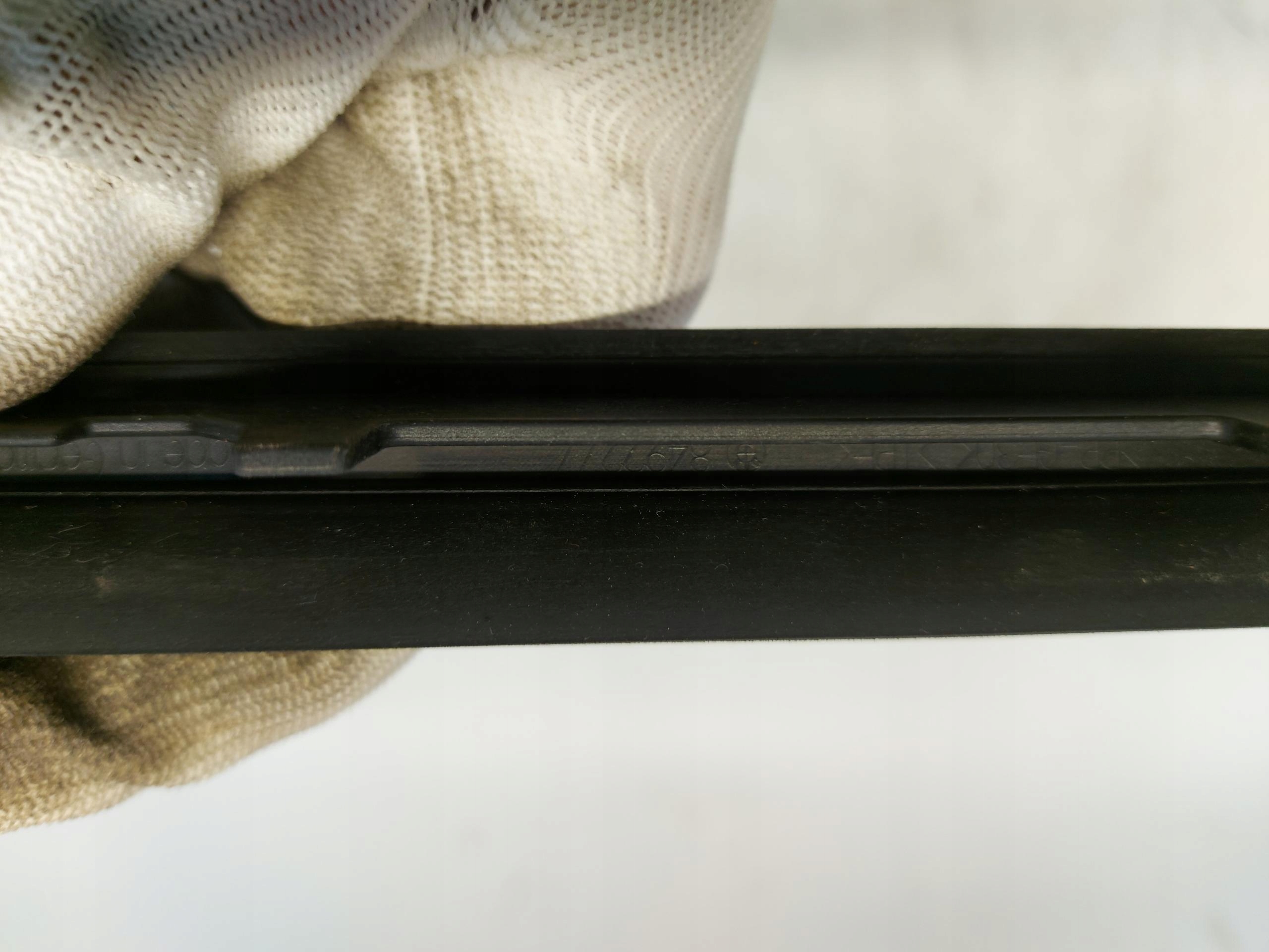 BMW U06 220d moulding windows left