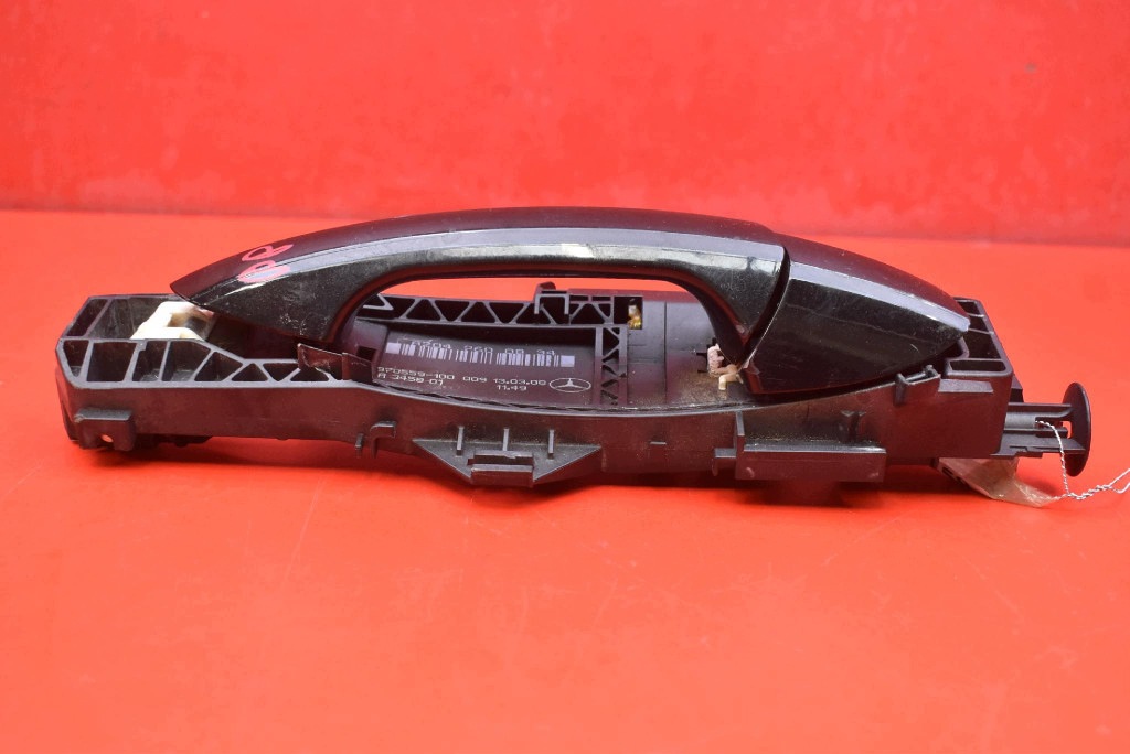 handle right front front C040 A2047600834 MERCEDES C-KLASA W204 07-12