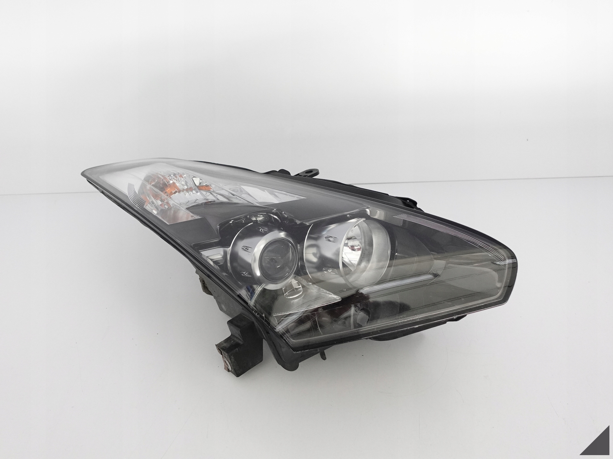 NISSAN GTR GT-R R35 08- LAMPA XENON PRAWA EUROPA