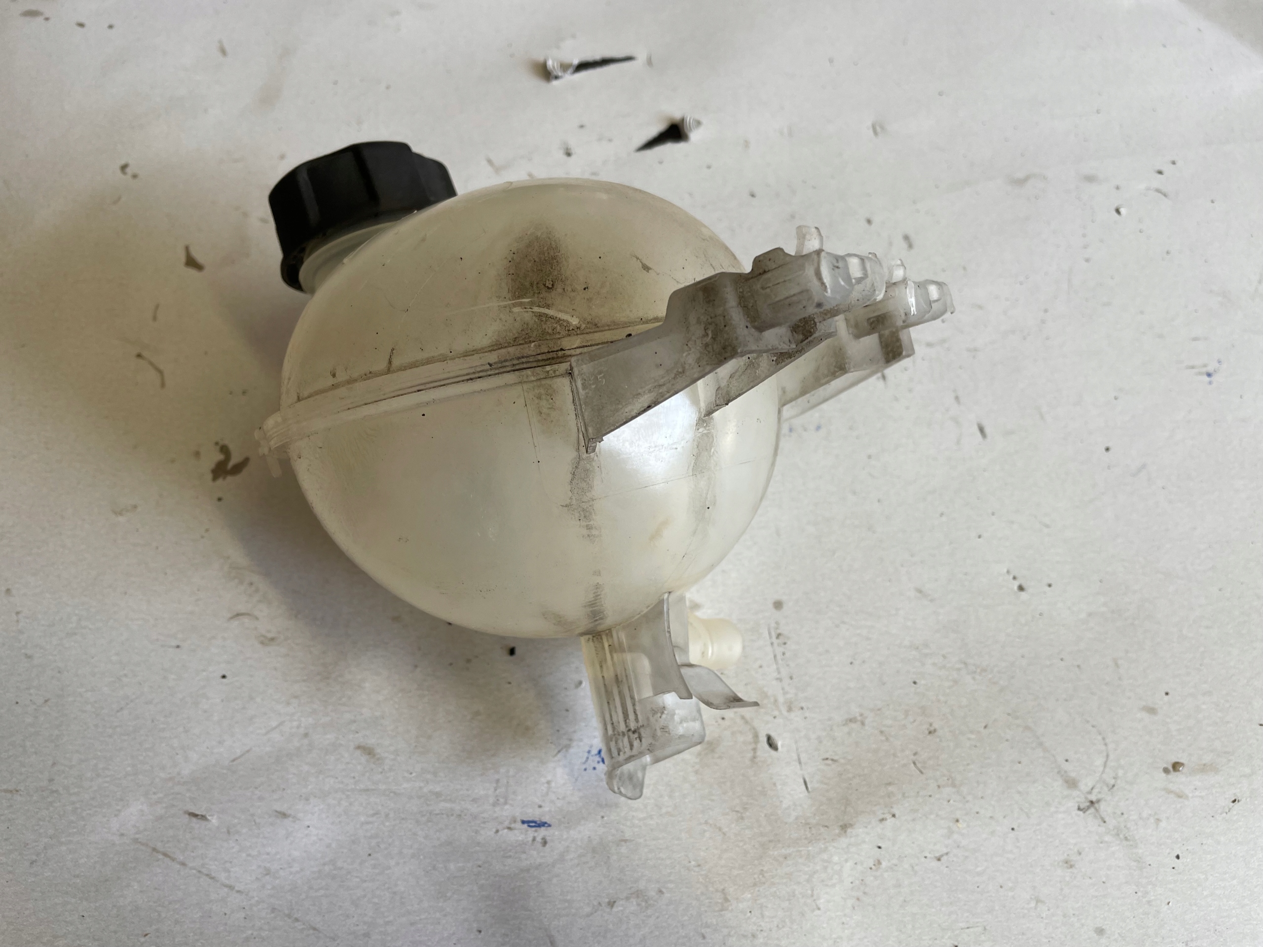CITROEN C4 CACTUS 1.2 VTI Réservoir eau 9800777280