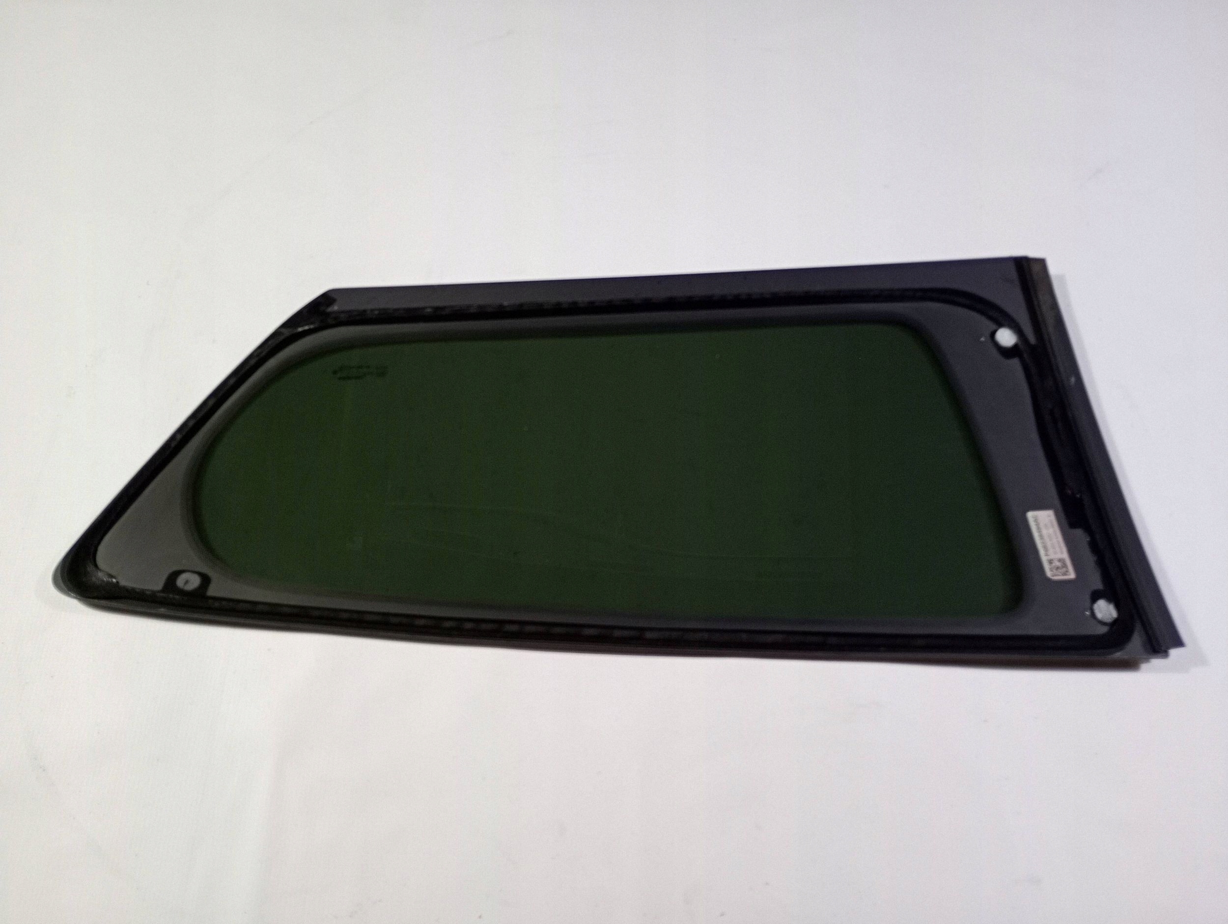 window bodywork side right rear part Chrysler Pacifica 2021