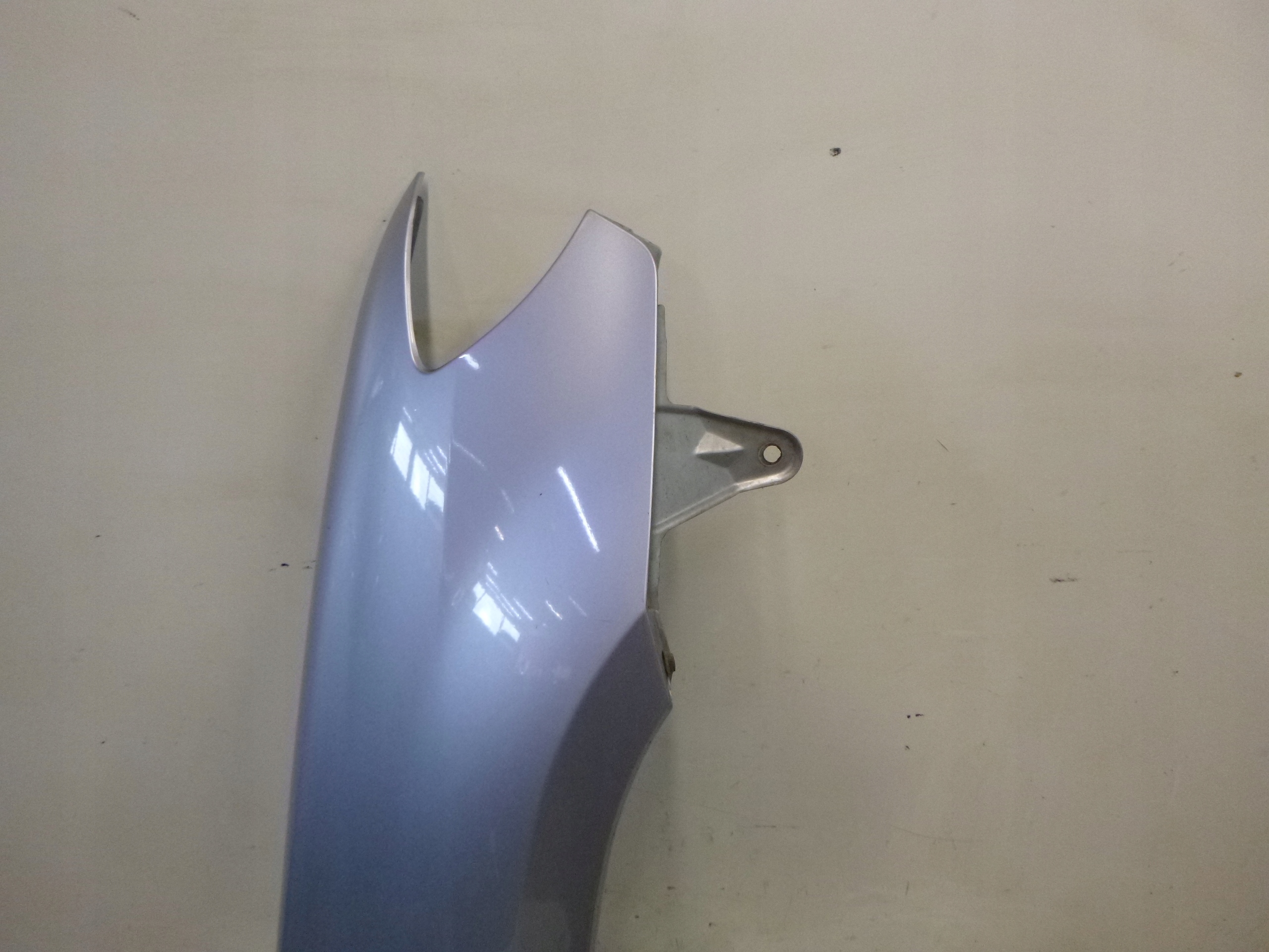 parafango Destra Mitsubishi Outlander A31 2001 – 2006 SREBNA