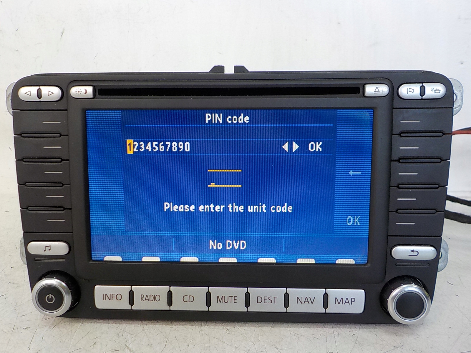 VW GOLF V TOURAN PASSAT B6 TIGUAN RADIO NAWIGACJA Weight with packaging 4 kg