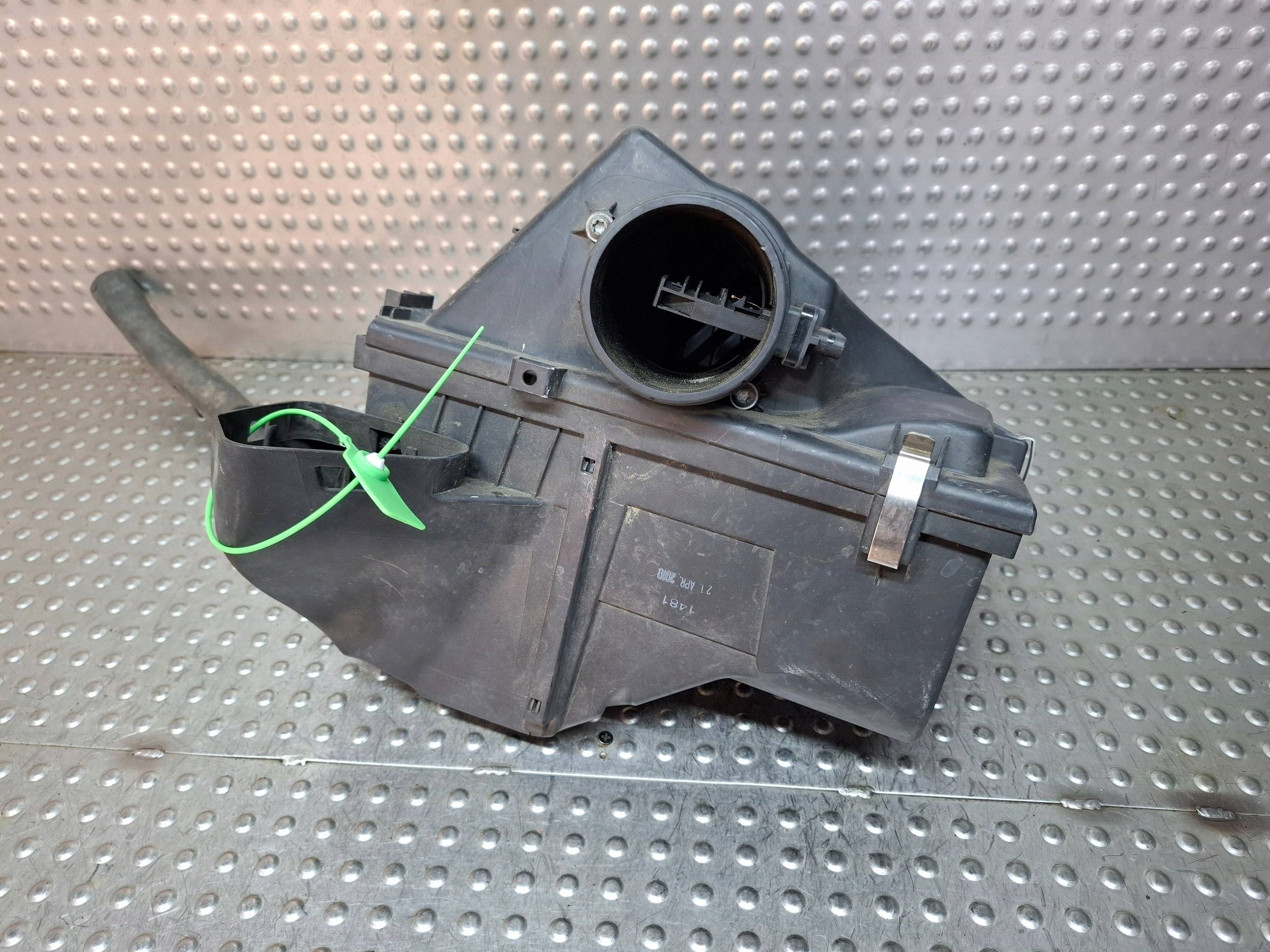obal filtru vzduchový 7797467 BMW E82 E84 E88 E90 E91 E92 E93 2.0 D N47