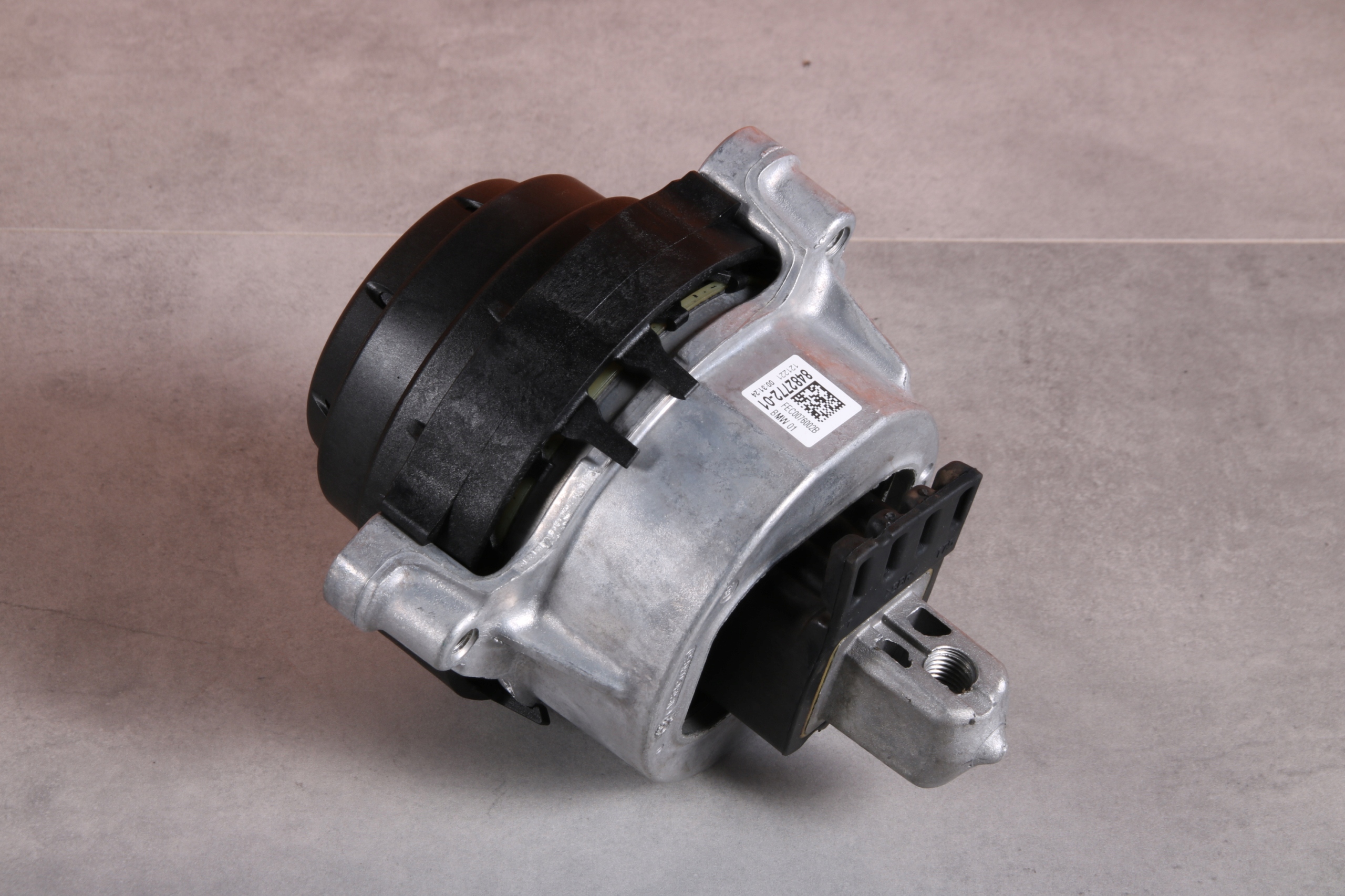 BMW G30 G31 B47 B47B B47D B47F XD5O engine mount right 8482772 31 km !!