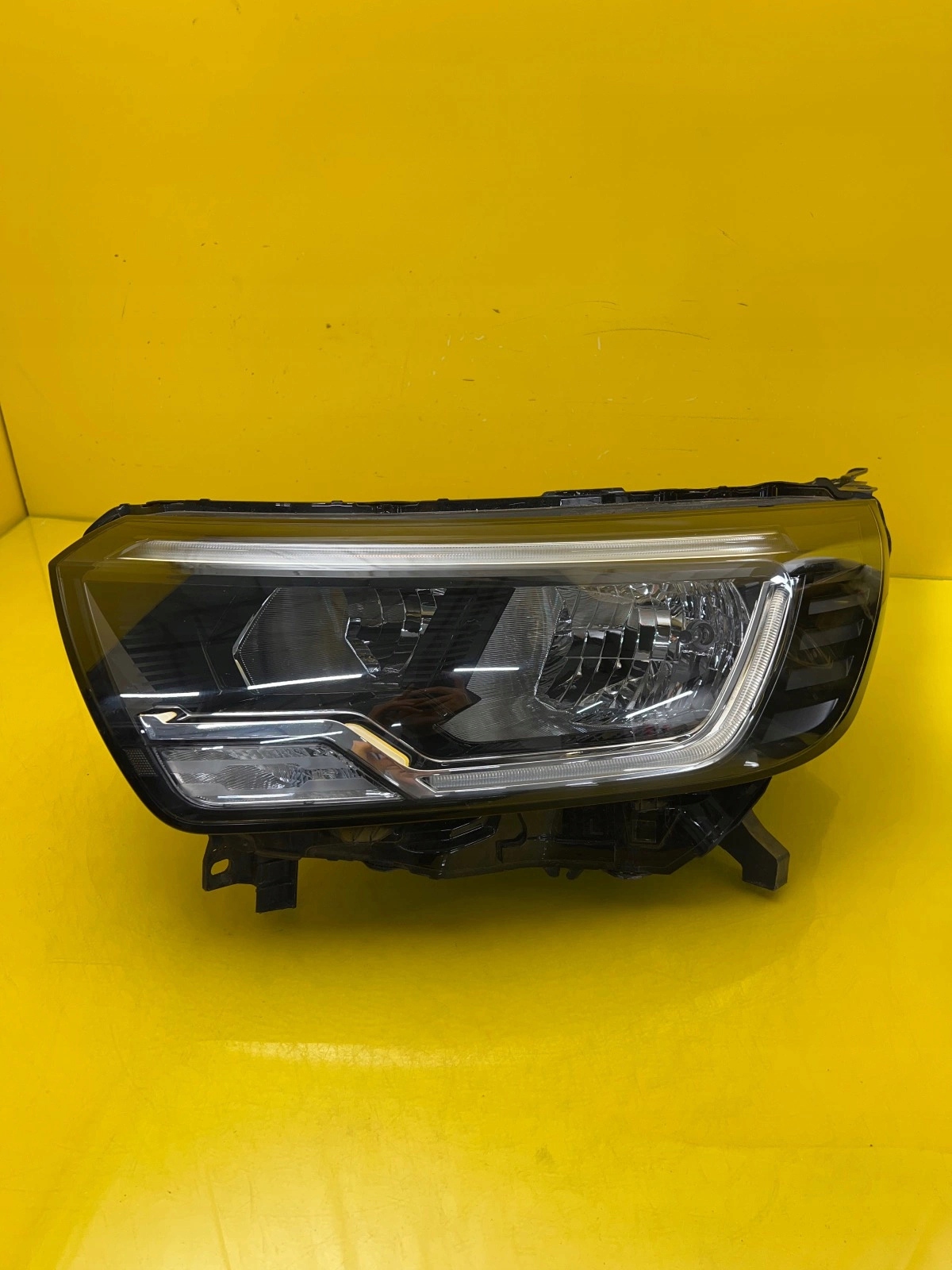 light left front Renault Kangoo III IV 2021- 260608411R