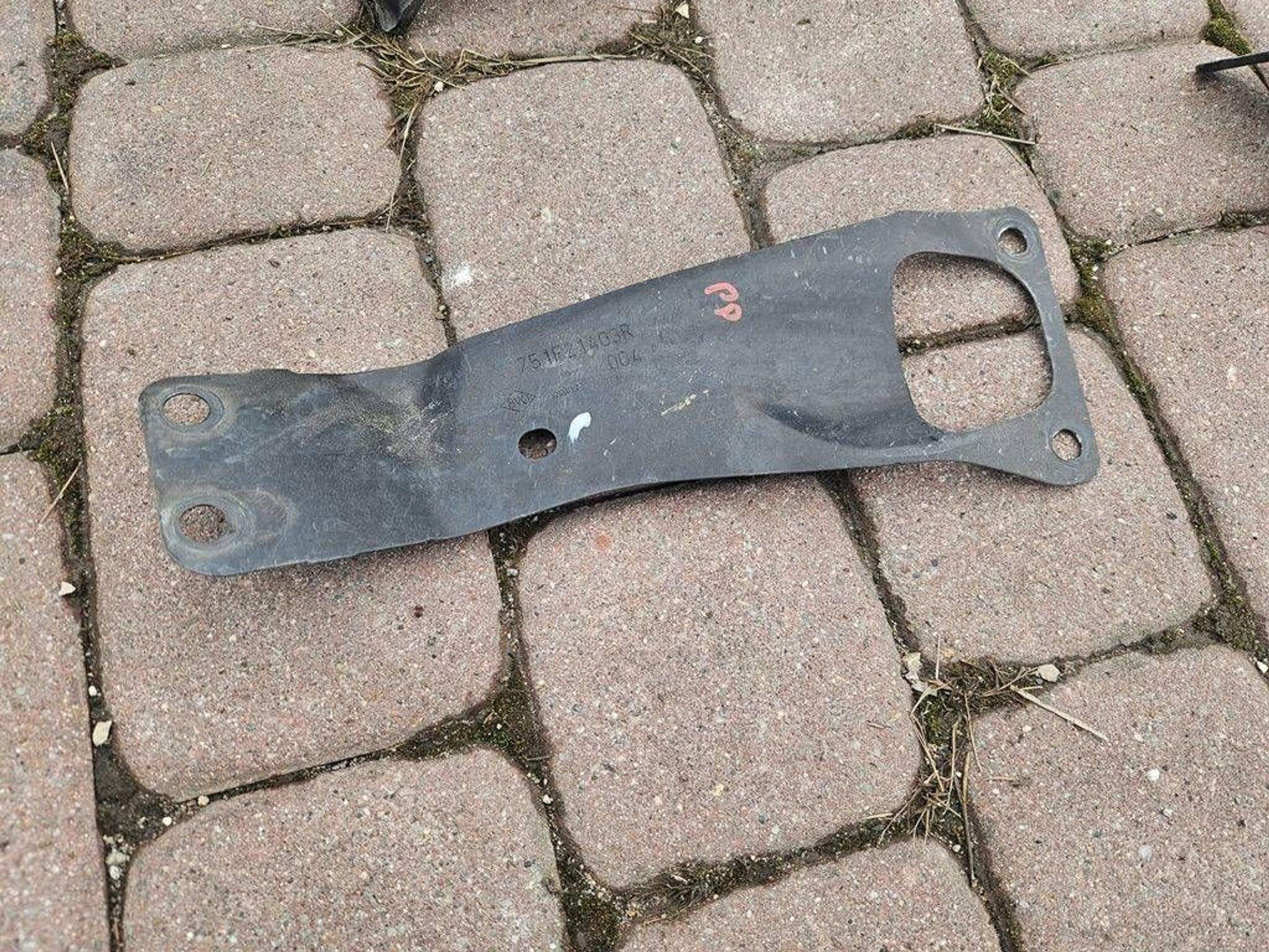 console sanek przednich right 751F21403R Renault Zoe