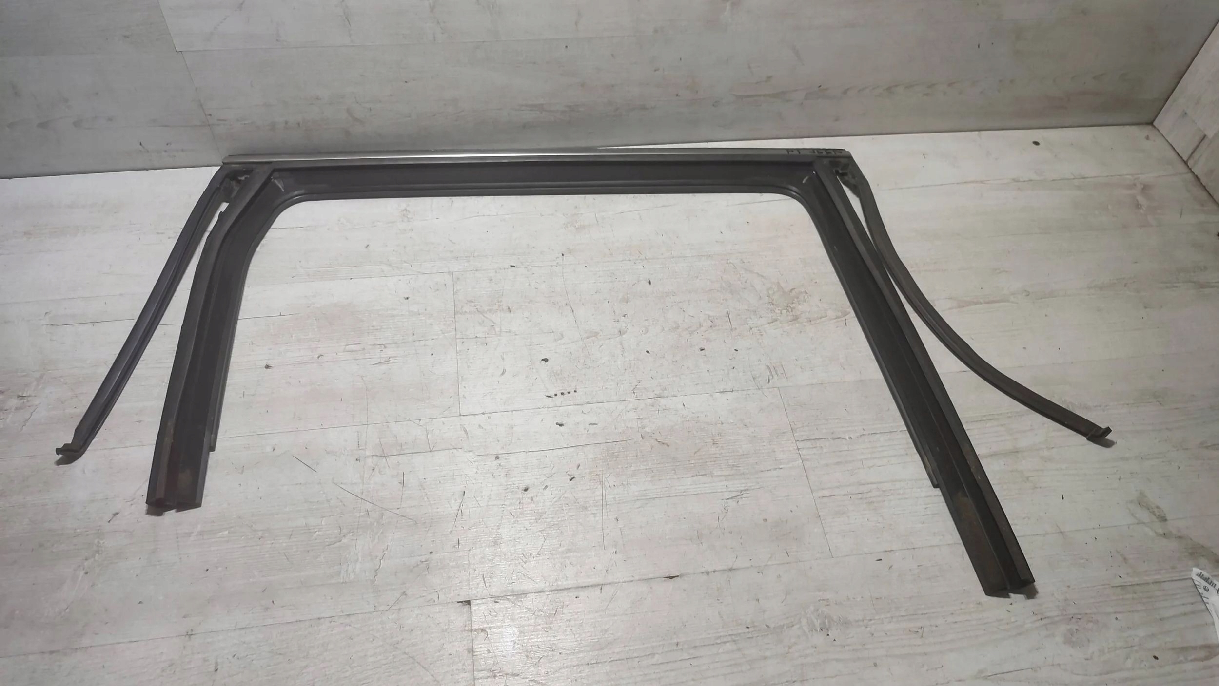 Jeep Cherokee 2015 rear part side right rubber gasket door tylnych