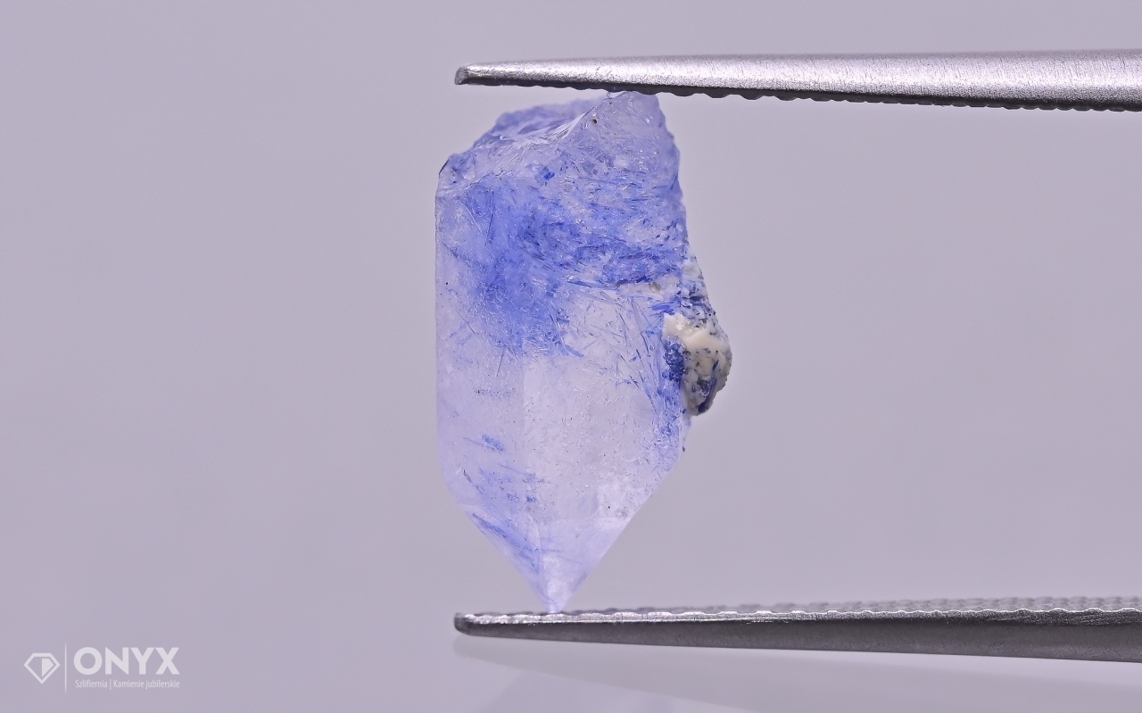 Křemen s dumortierytem přírodní křišťál 12x7 mm