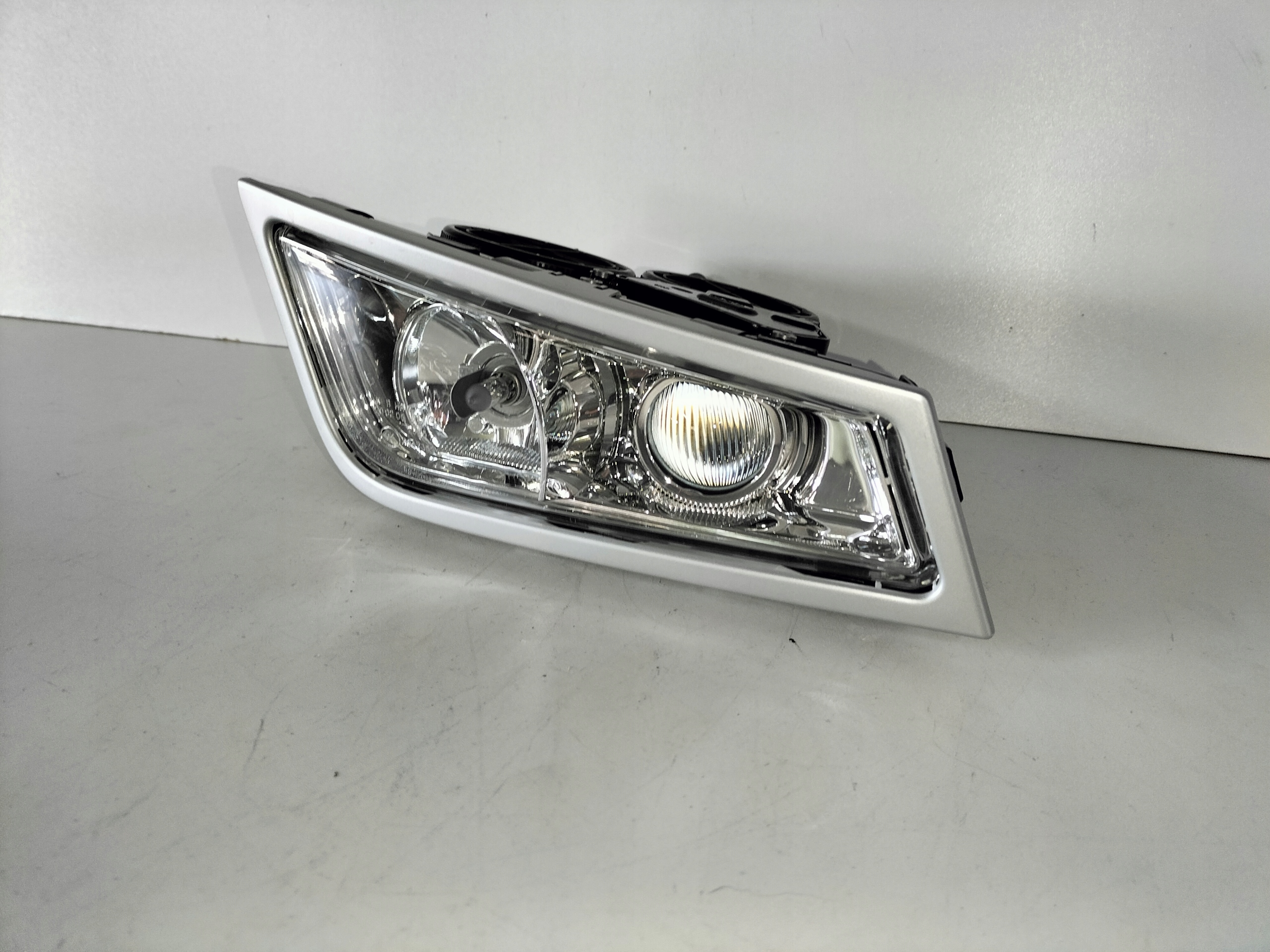 fog light light right VOLVO FH3 FM 08