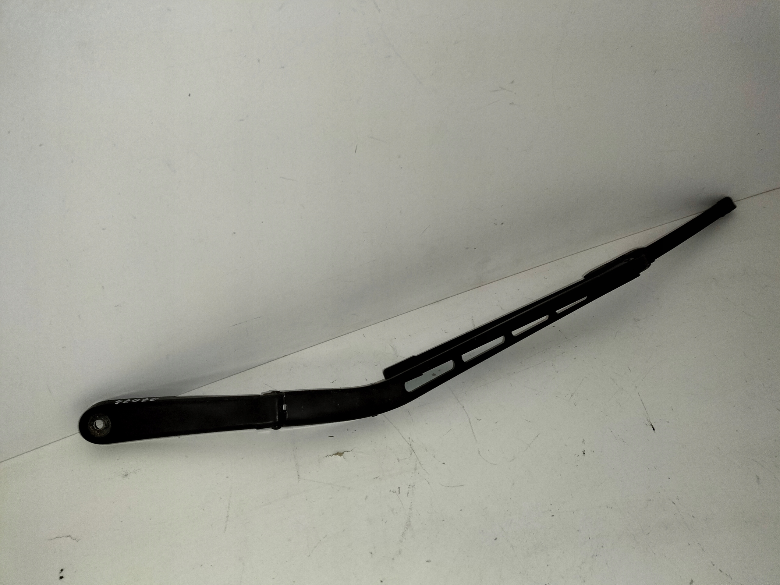 wiper arm front left MERCEDES CLC CL203 08-11
