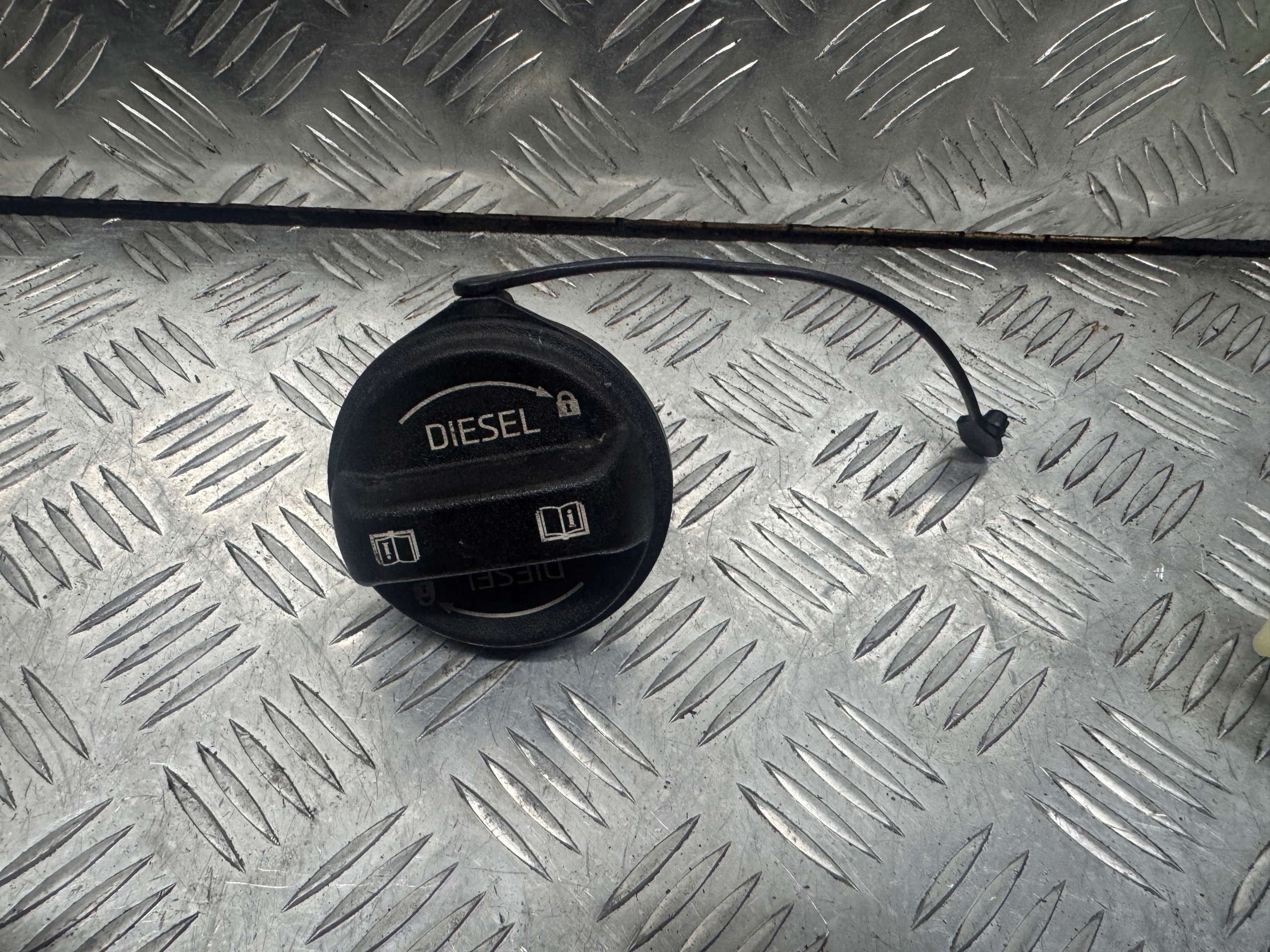 HYUNDAI TUCSON IV 4 KOREK WLEWU PALIWA DIESEL