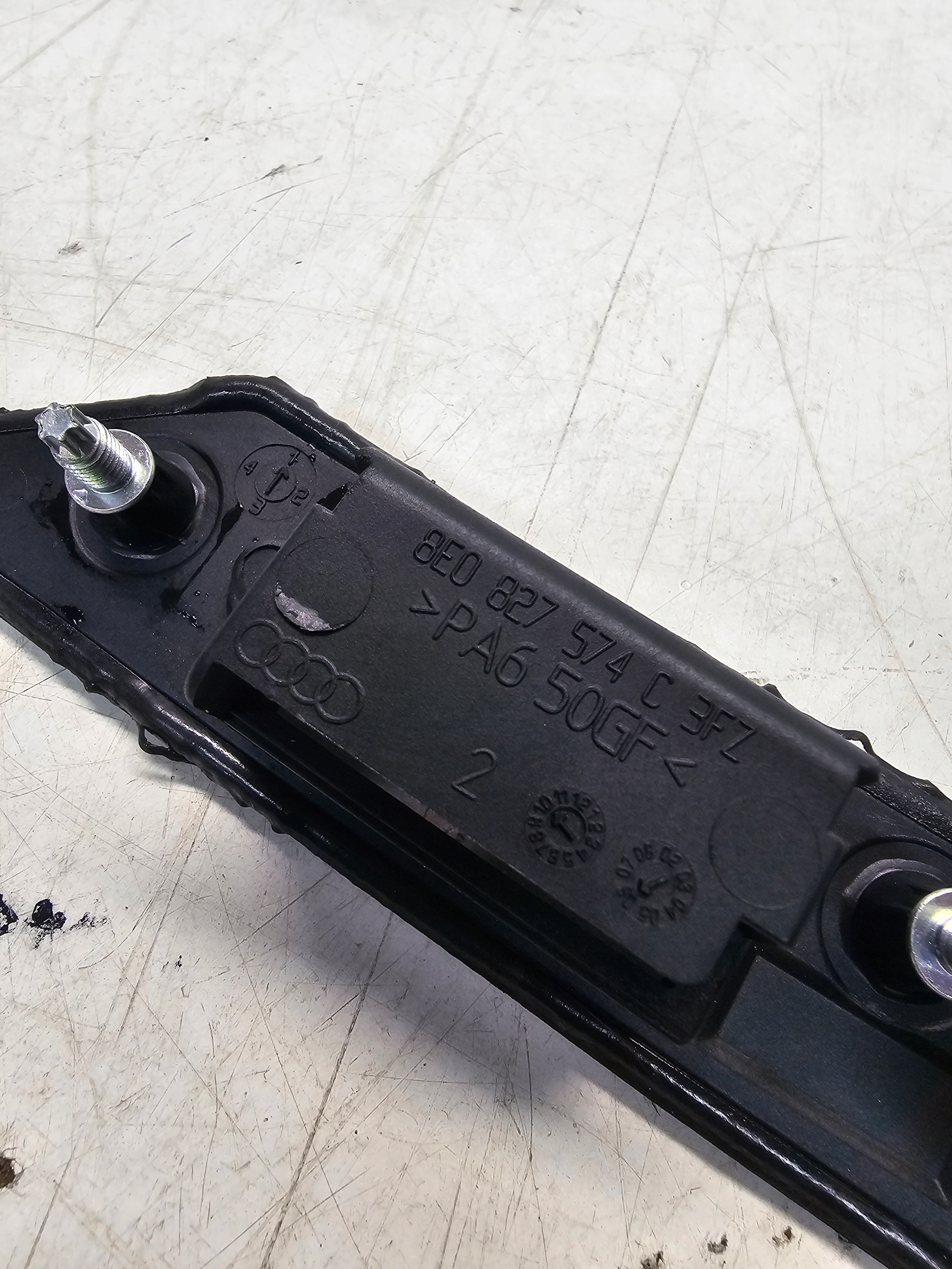 Boîte PODSWIETLENIA Panneau AUDI A3 A4 A6 8E0827574C