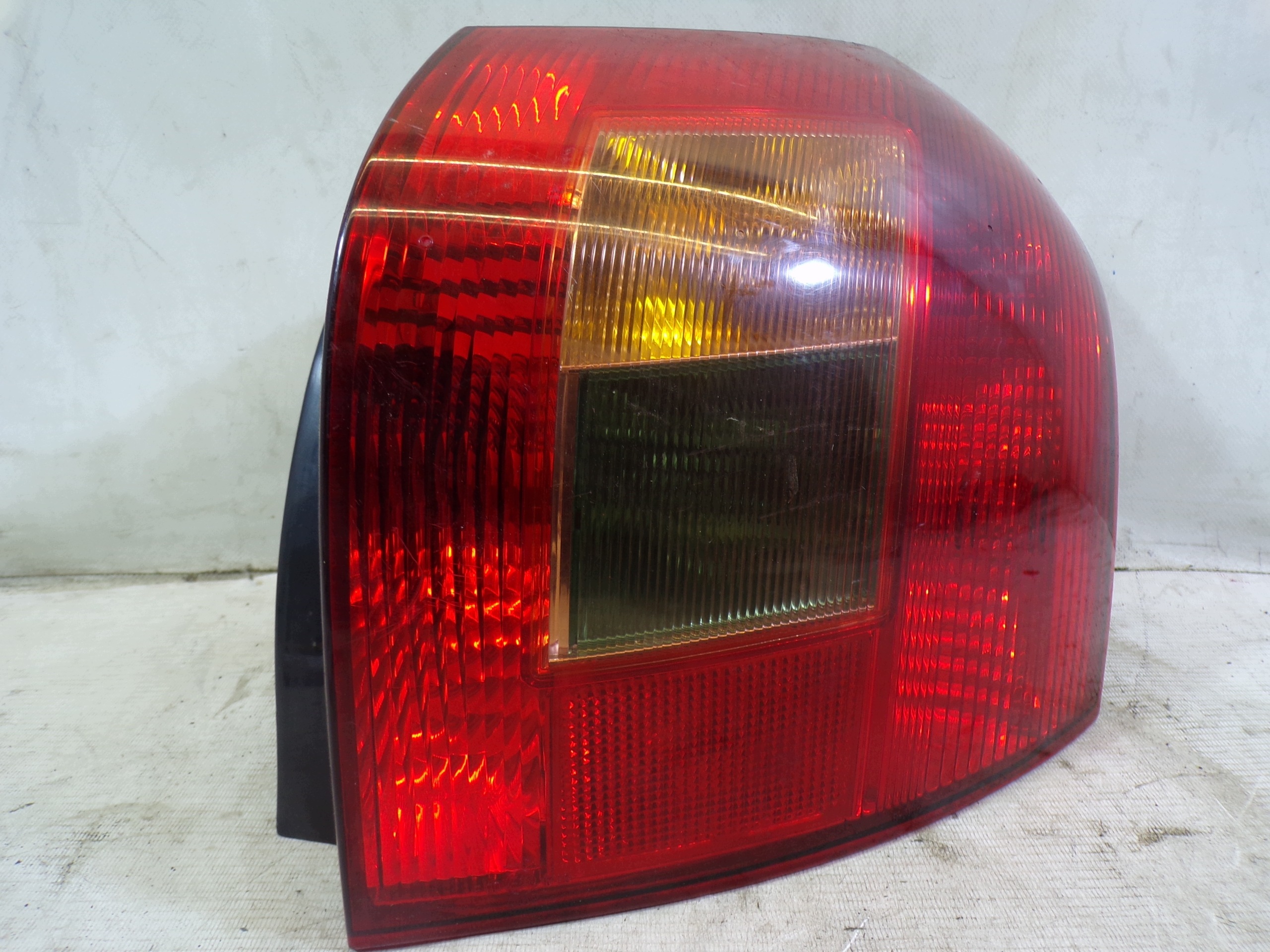 light rear rear part right TOYOTA COROLLA E12 HB