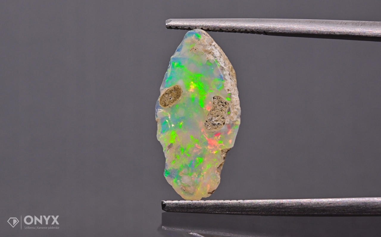 Opal z Etiopie hrudka 16x8,5 mm