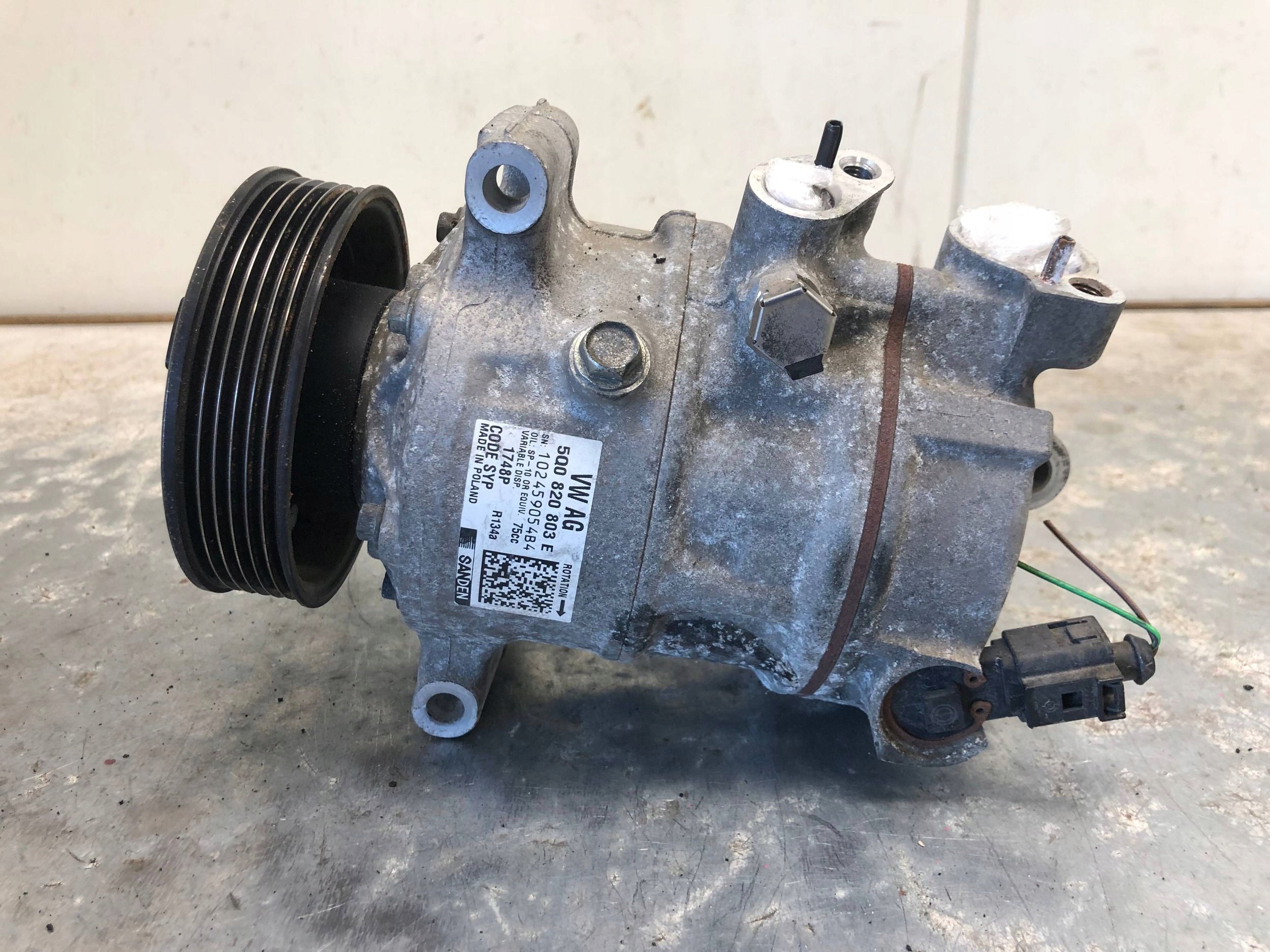compressor compressor; of the air conditioning VW POLO 5Q0820803E