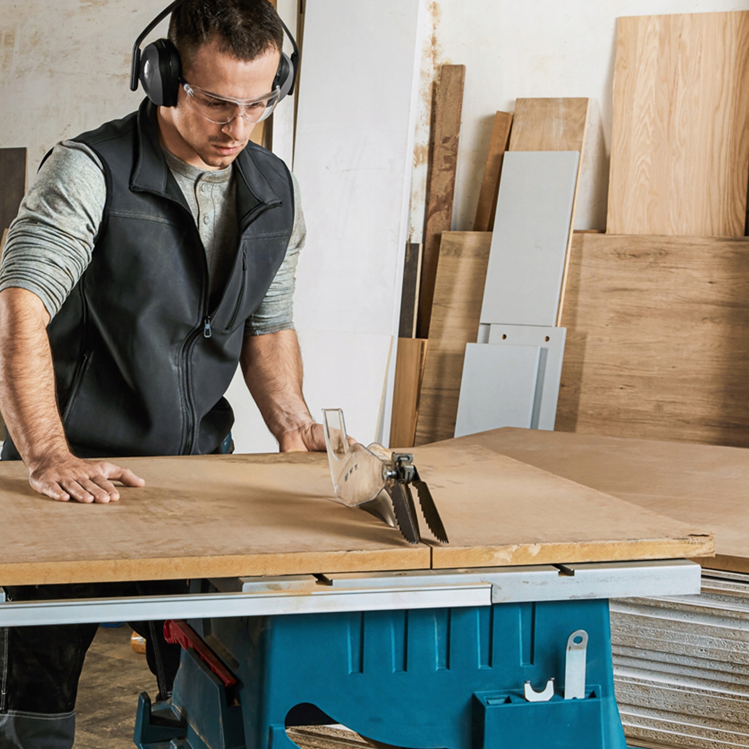 Bosch MOCNA KRAJZEGA PIŁA STOŁOWA PILARKA PRZECINARKA DO DREWNA GTS 1800W Prędkość obrotowa 4300 rpm