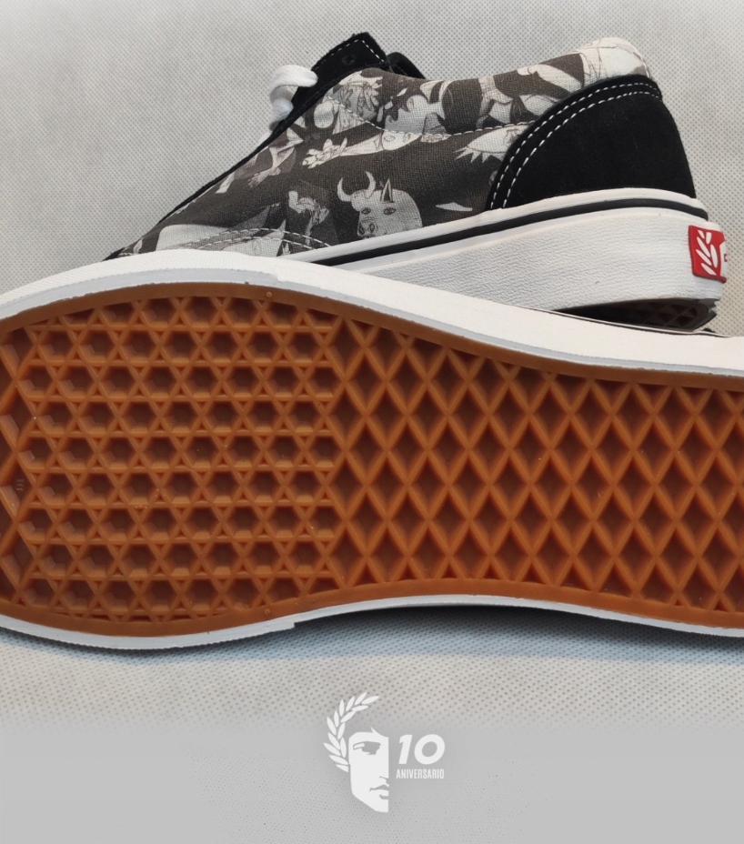 TRAMPKI KLASYCZNE CLASSIC OLDSKOOL WZÓR PICASSO GUERNICA r.43 Model CLASSIC OLDSKOOL