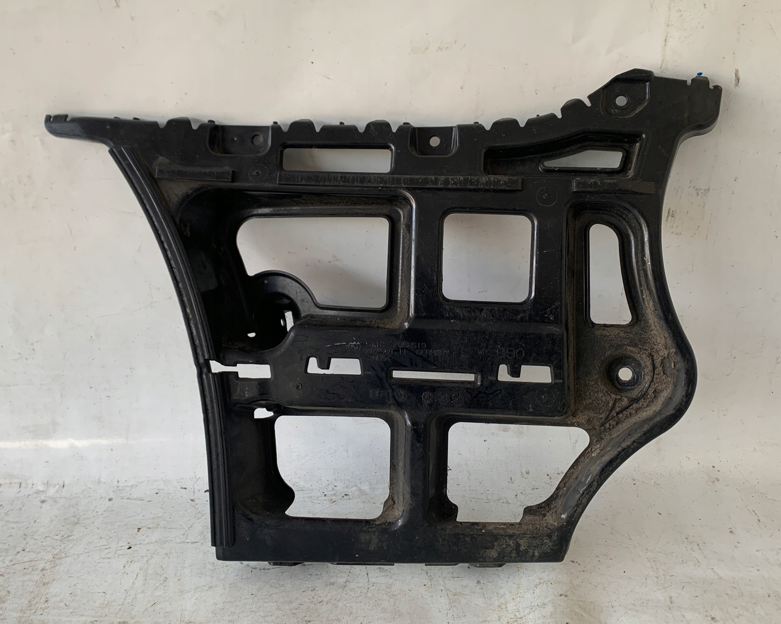# bumper bracket left rear part BMW 3 E90 7058519
