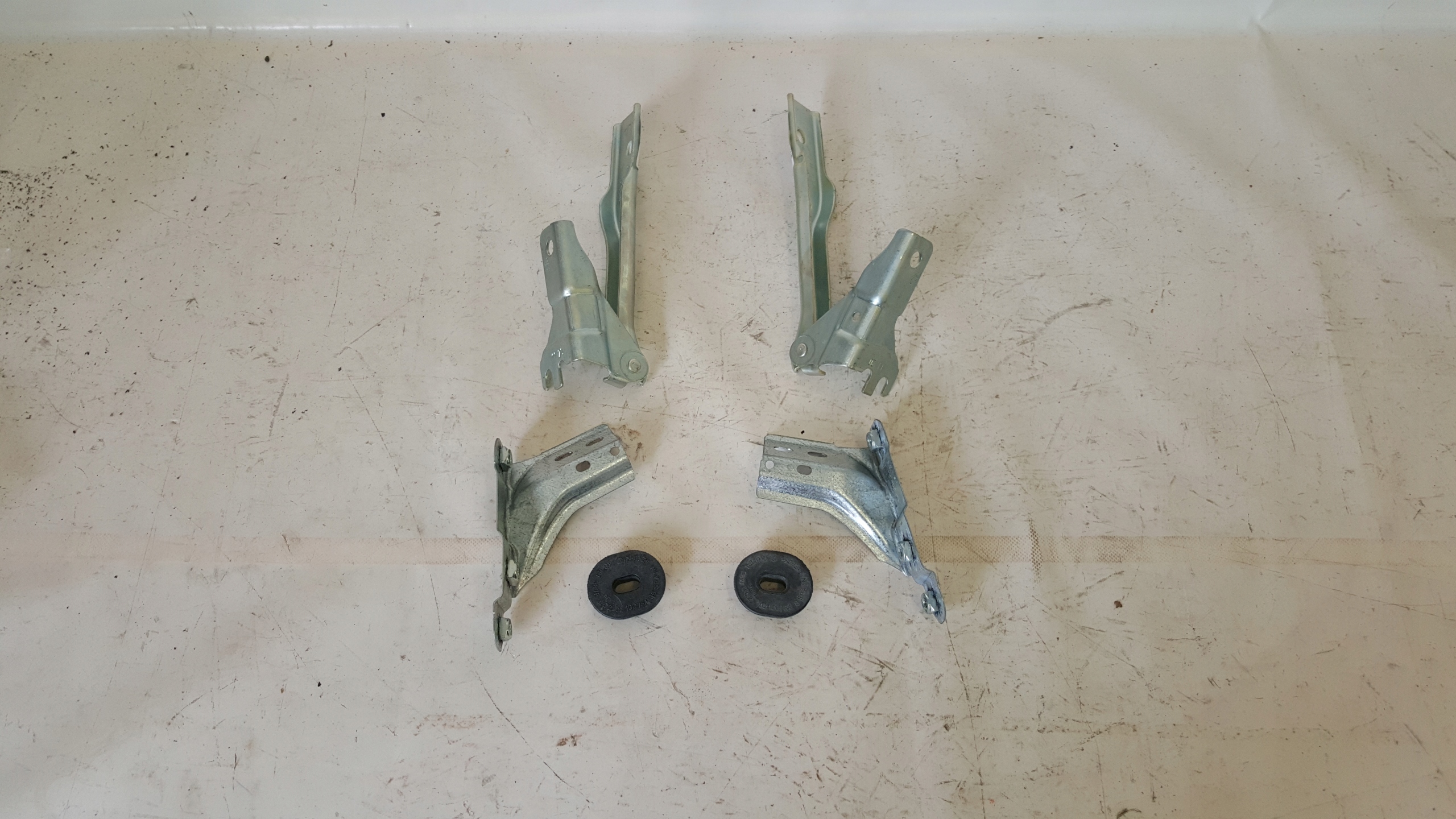 6R0823301B 6R0823302B - VW Polo V 6r0 6c0 петли капота спереди 09-17R