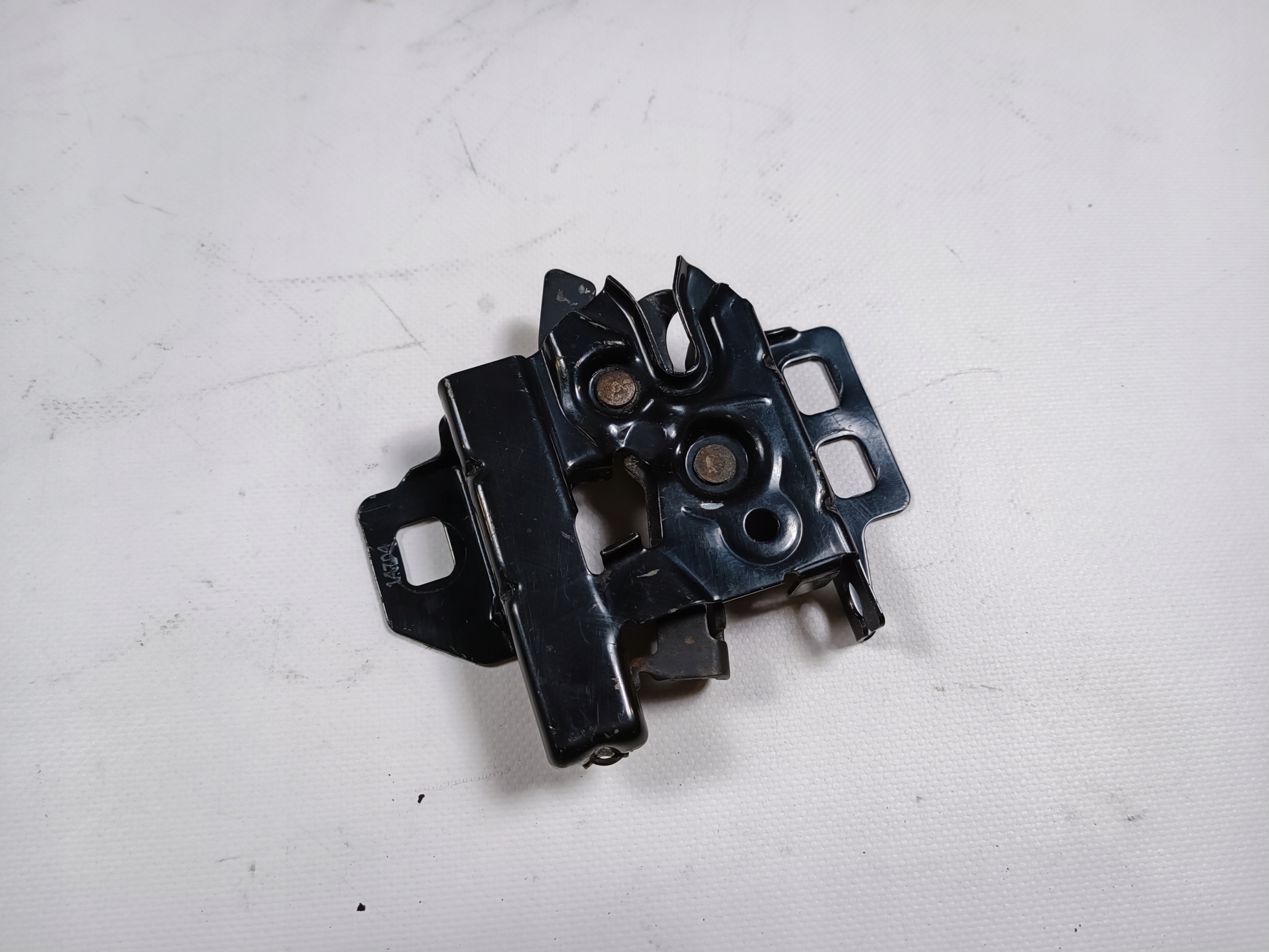 bonnet latch lock of the engine right Chevrolet Corvette C5