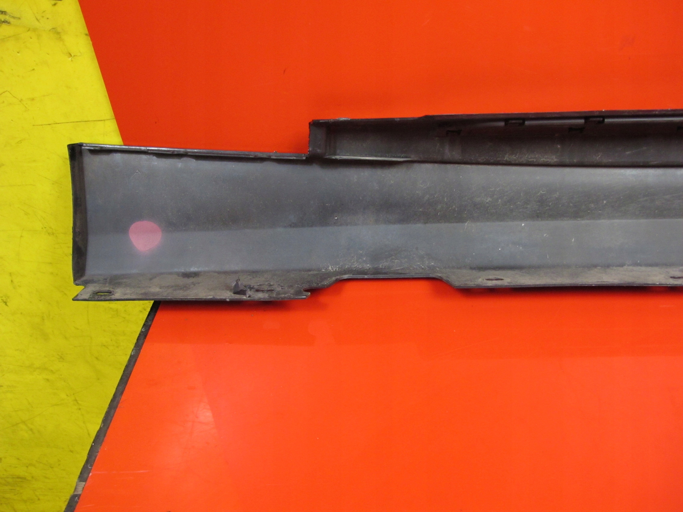 BMW and 1 E87 5D moulding cap threshold right 668/9