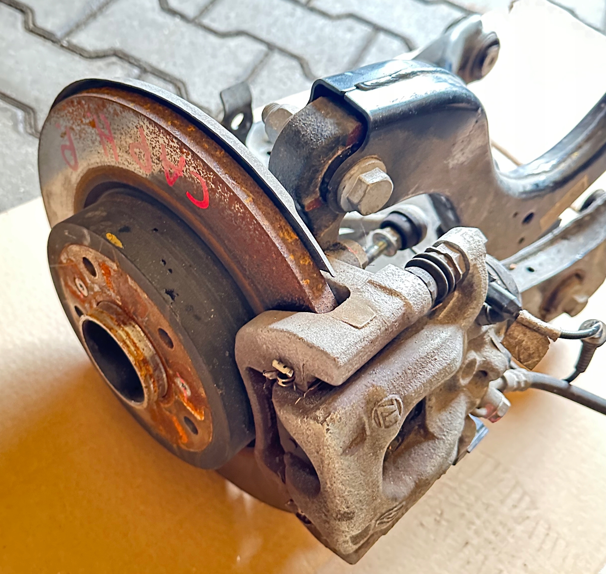 RENAULT CAPTUR II HYBYRDA RECHTS SCHENKEL HECK QUERLENKER
