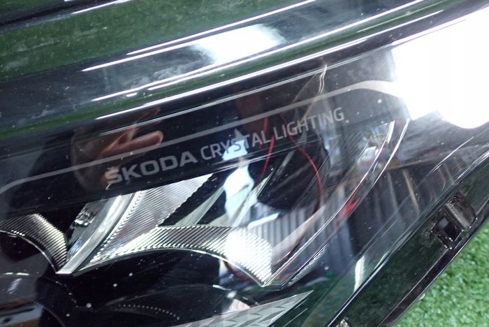 SKODA ENYAQ CRYSTAL LIGHTING 21- reflektor left light left