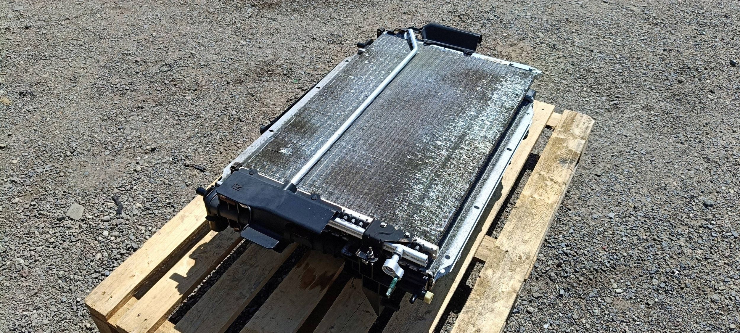 Komplet chladiče chladič ventilátor automat Ford Mustang 2005-2009