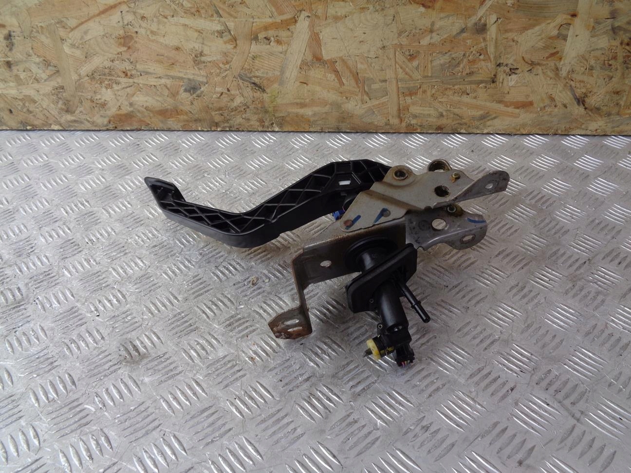 педаль Сцепление + насос mazda 3 III BM 2013- BPN7 BJS741300 европа