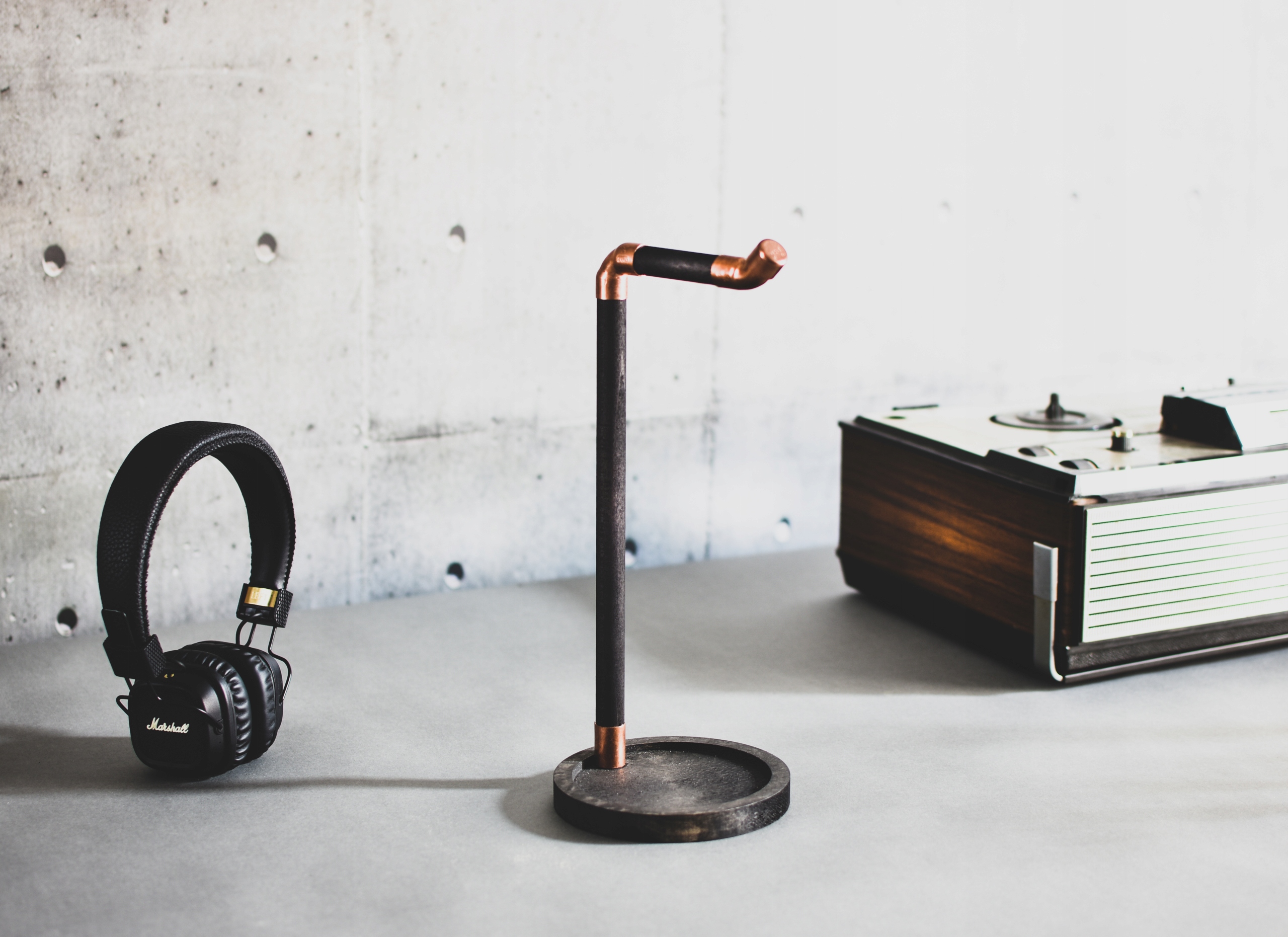 Wieszak na słuchawki handmade stojak drewniany akcesoria muzyczne muzyka Model inny